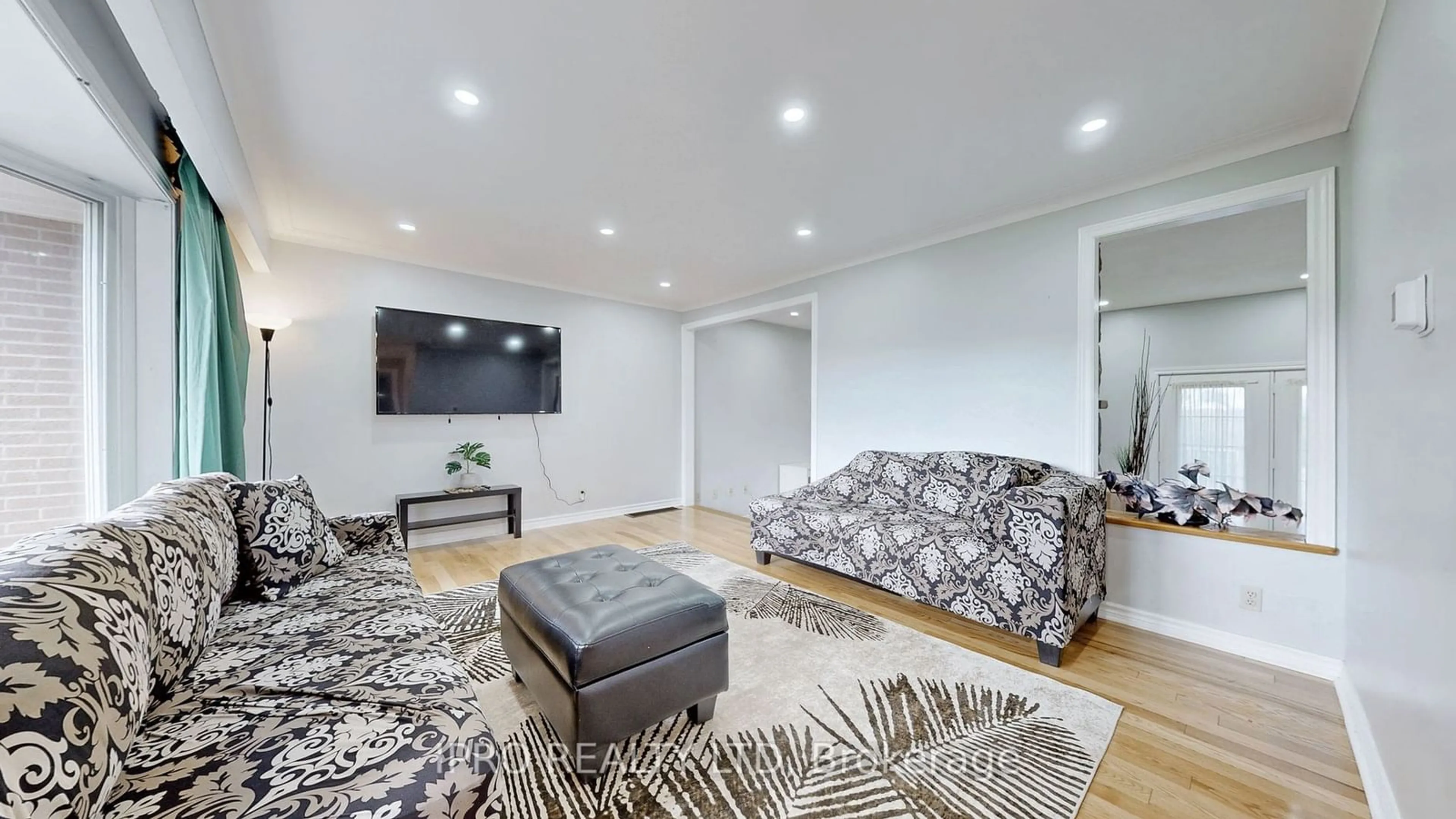 Living room, wood floors for 14811 Creditview Rd, Caledon Ontario L7C 3G6