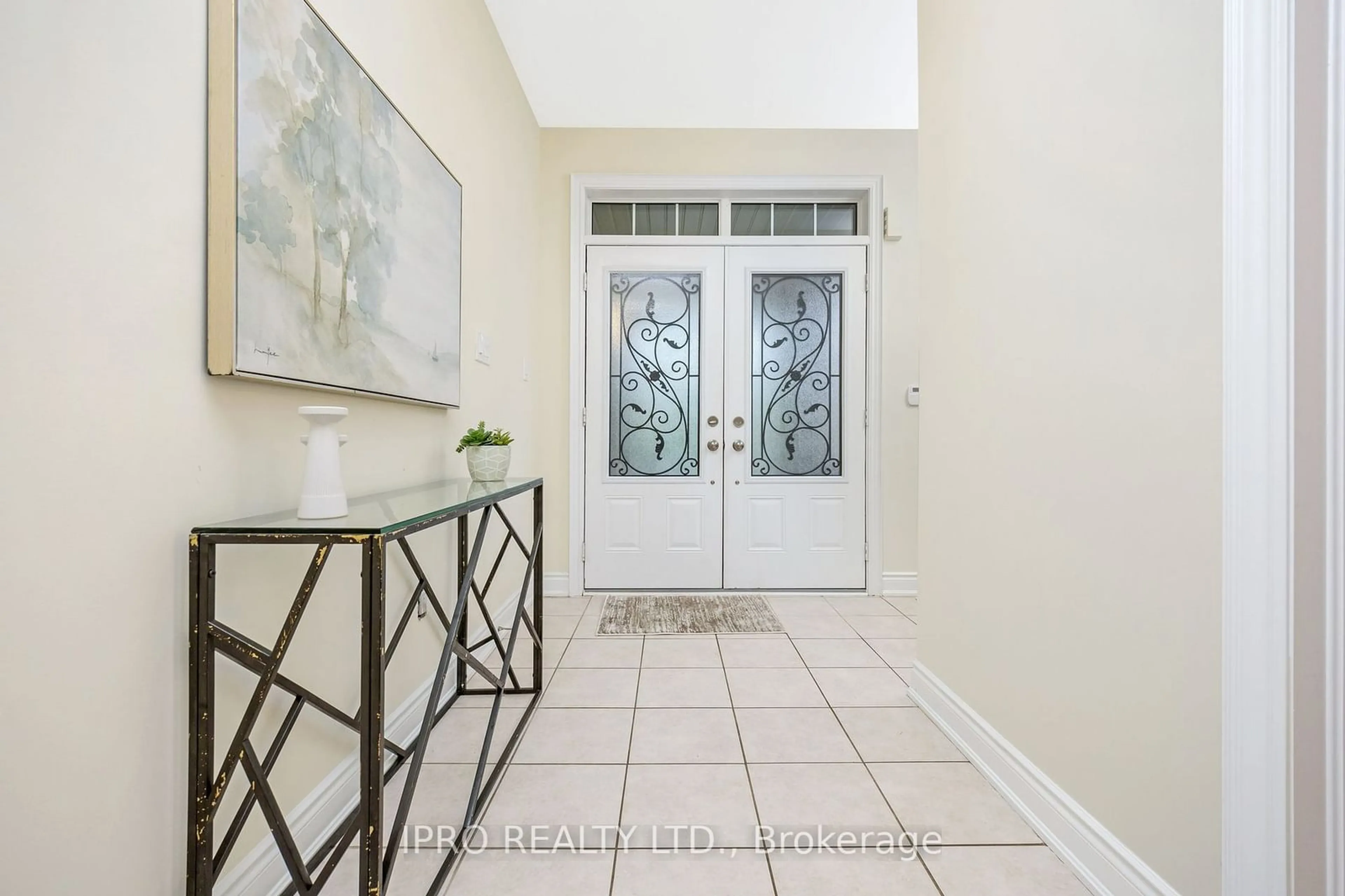 Indoor entryway, ceramic floors for 84 Northwest Crt, Halton Hills Ontario L7G 0K7