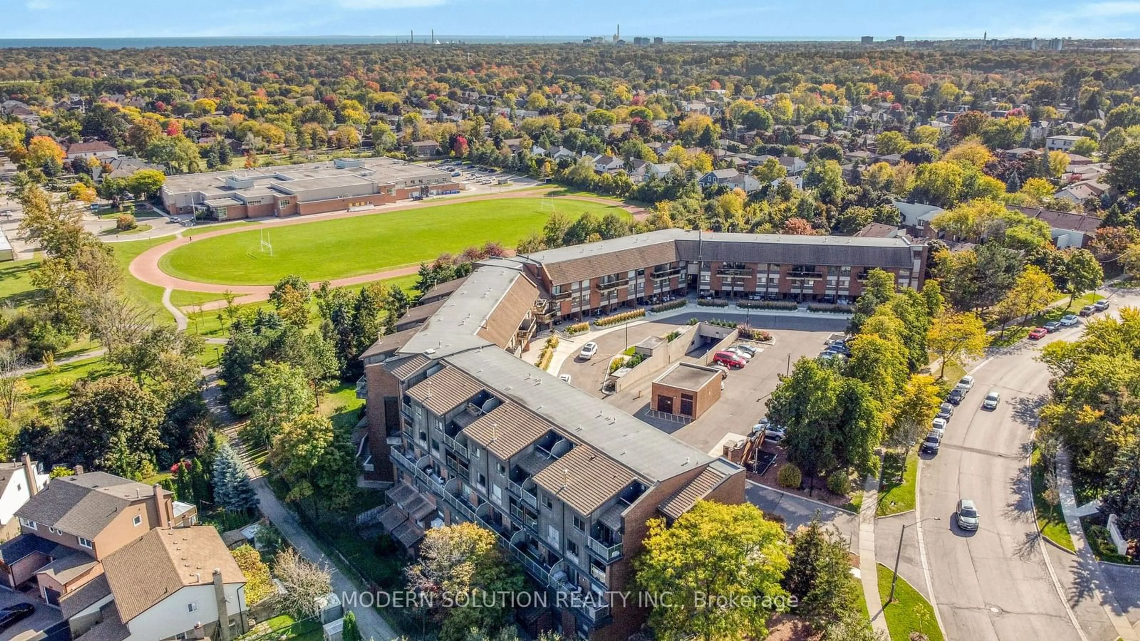 A pic from exterior of the house or condo, the front or back of building for 1000 Cedarglen Gate #518, Mississauga Ontario L5C 3Z5