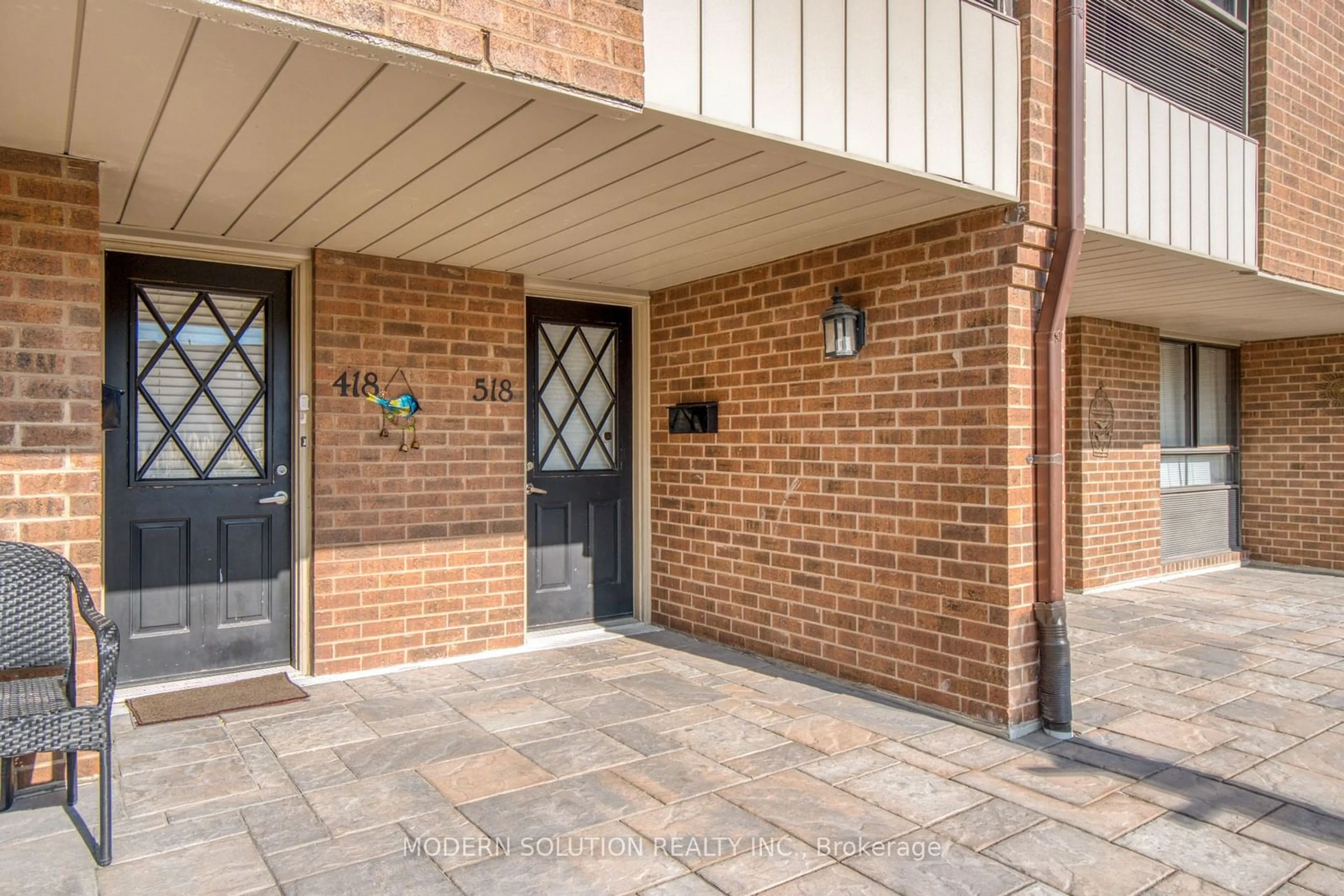 Indoor foyer, cement floor for 1000 Cedarglen Gate #518, Mississauga Ontario L5C 3Z5