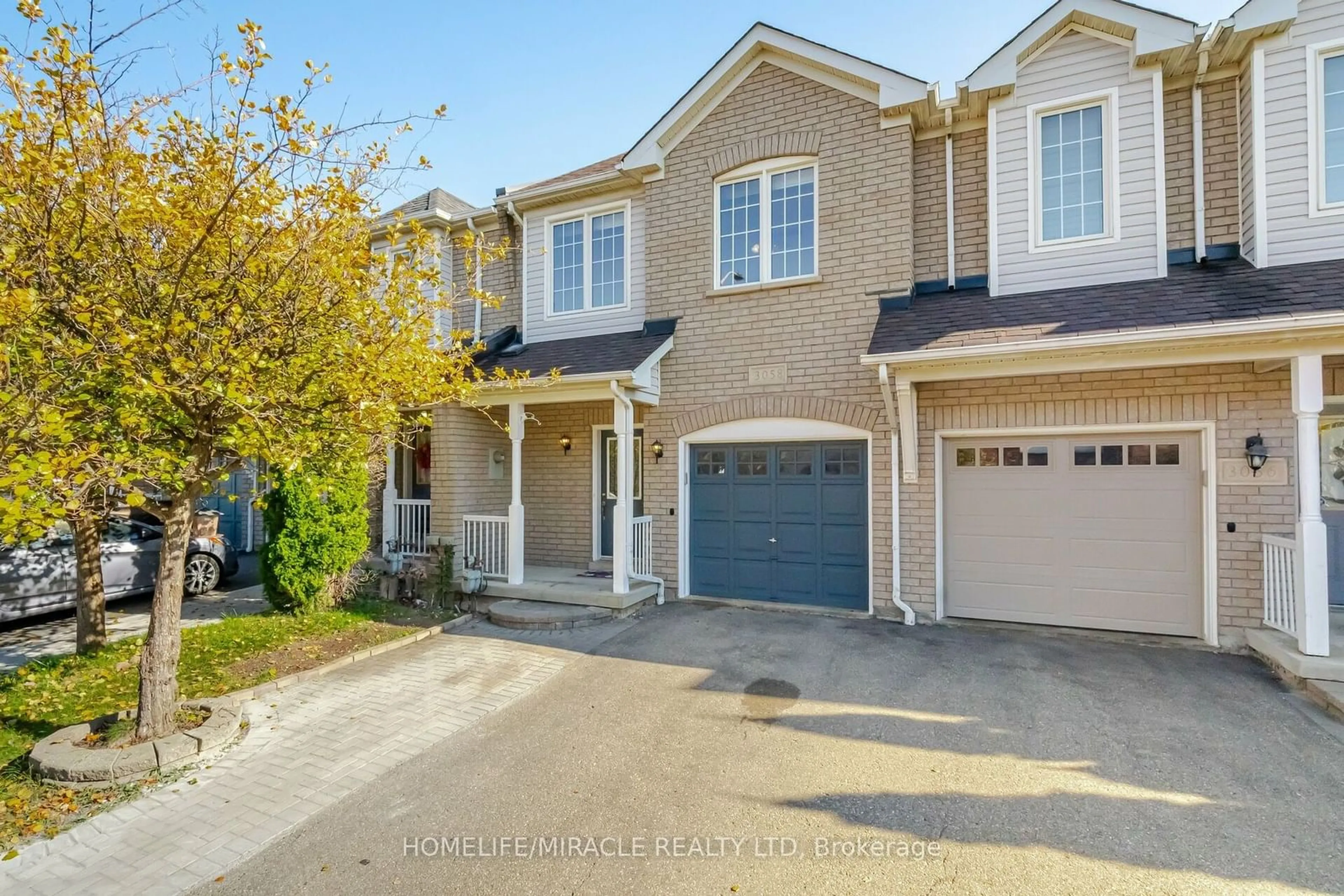 A pic from exterior of the house or condo, the street view for 3058 Wrigglesworth Cres, Mississauga Ontario L5M 6W6