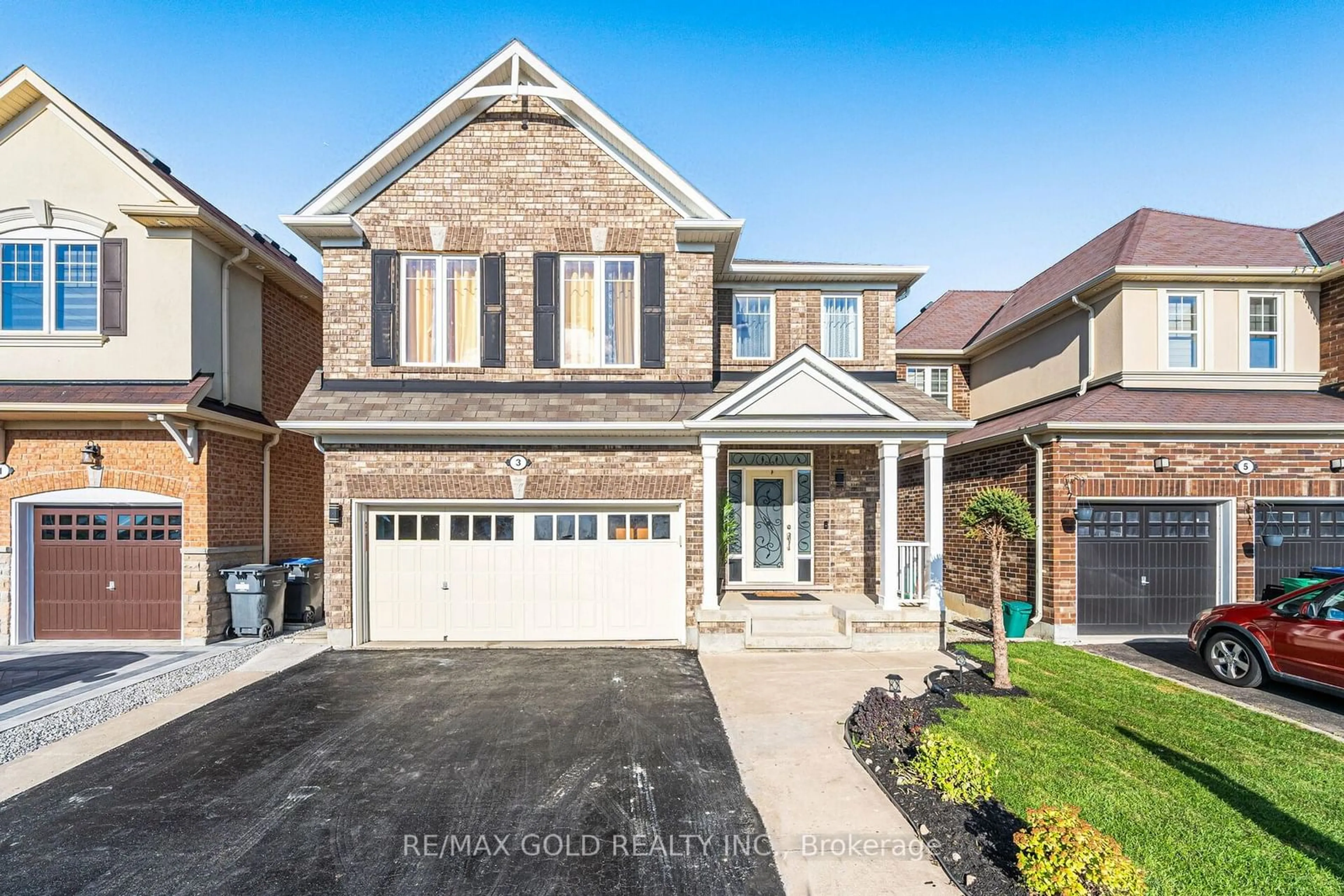 Home with brick exterior material for 3 Bloom Dr, Brampton Ontario L6P 3C4