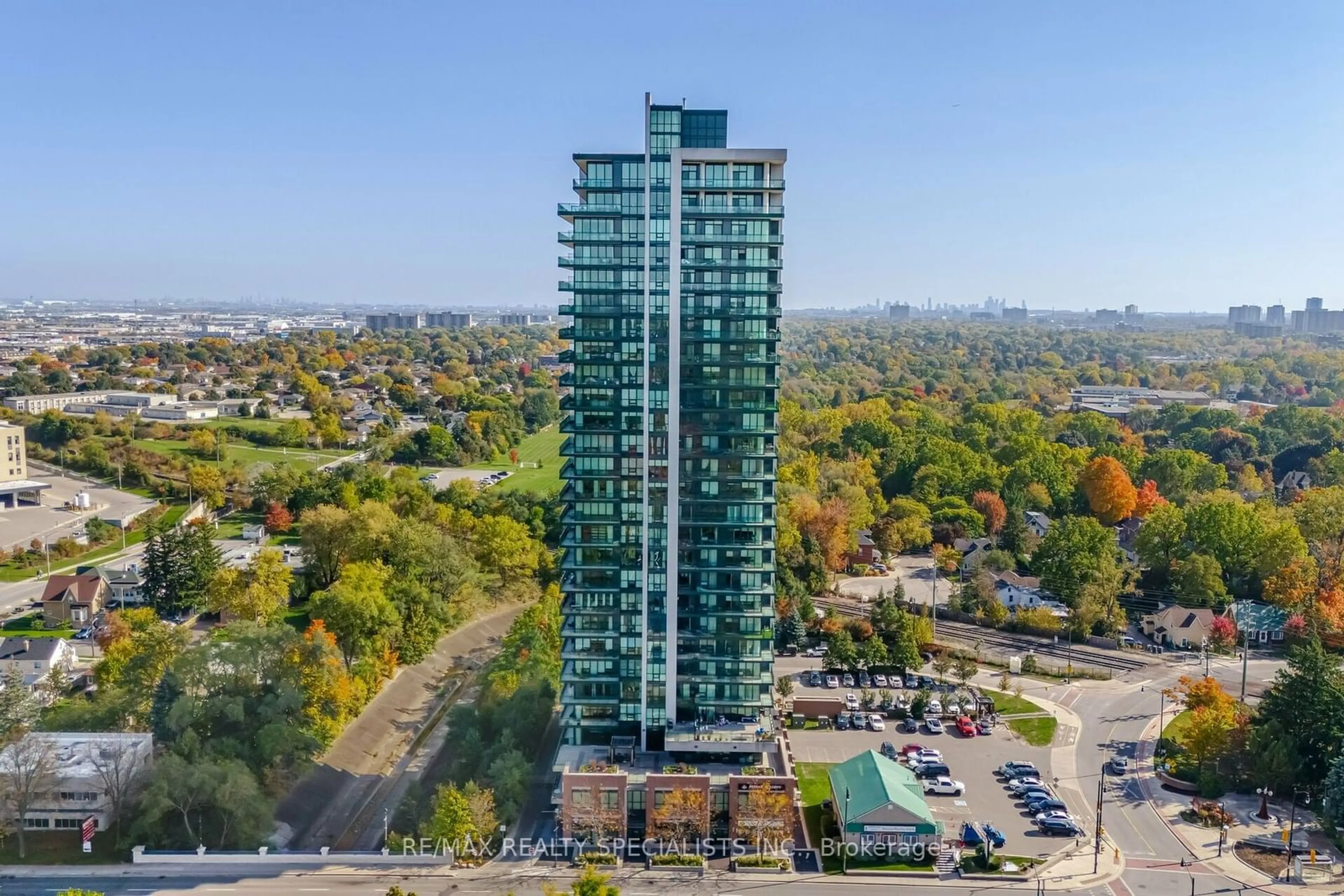 A pic from exterior of the house or condo, the front or back of building for 100 John St #1806, Brampton Ontario L6W 0A8