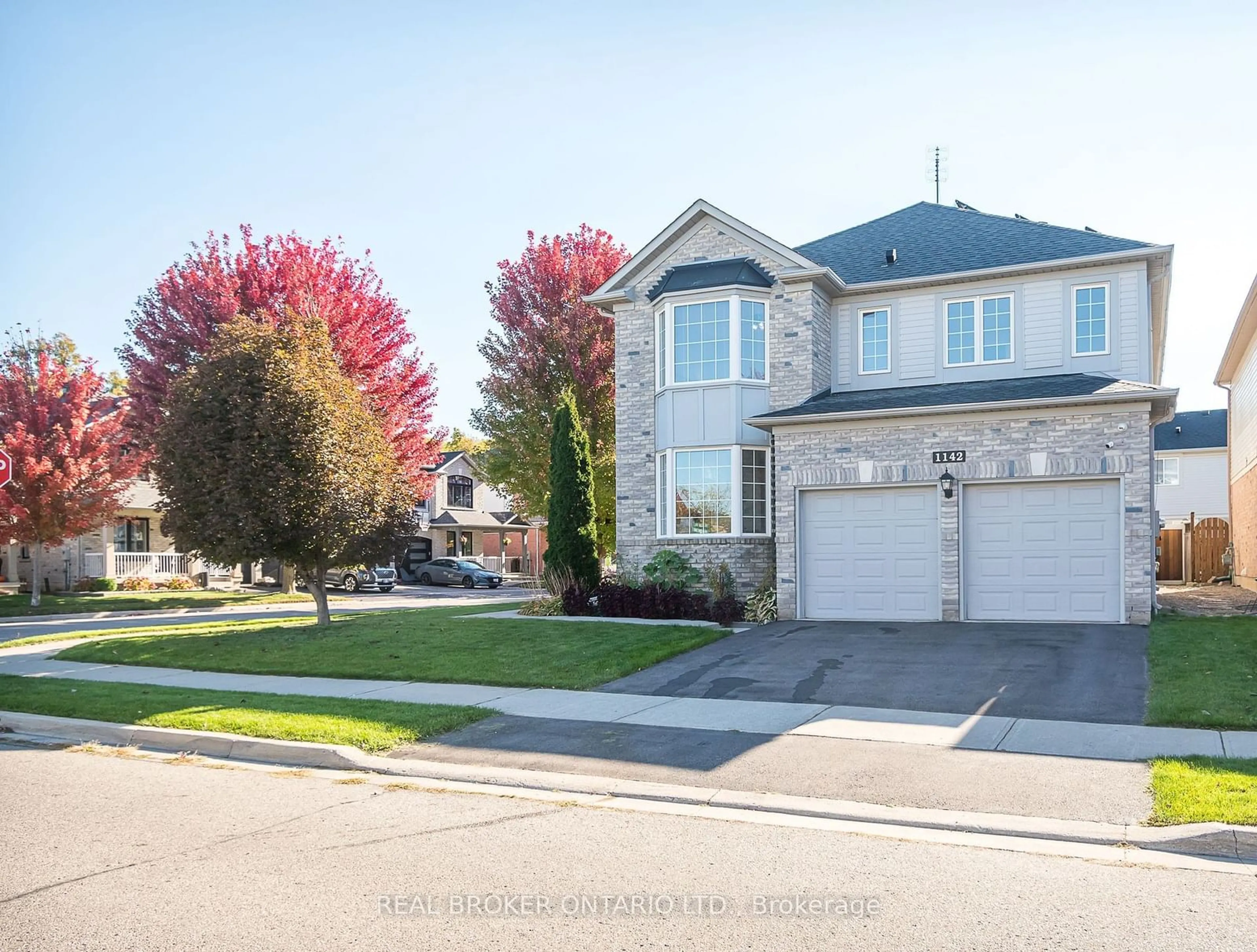 Frontside or backside of a home, the street view for 1142 Deacon Dr, Milton Ontario L9T 5T3