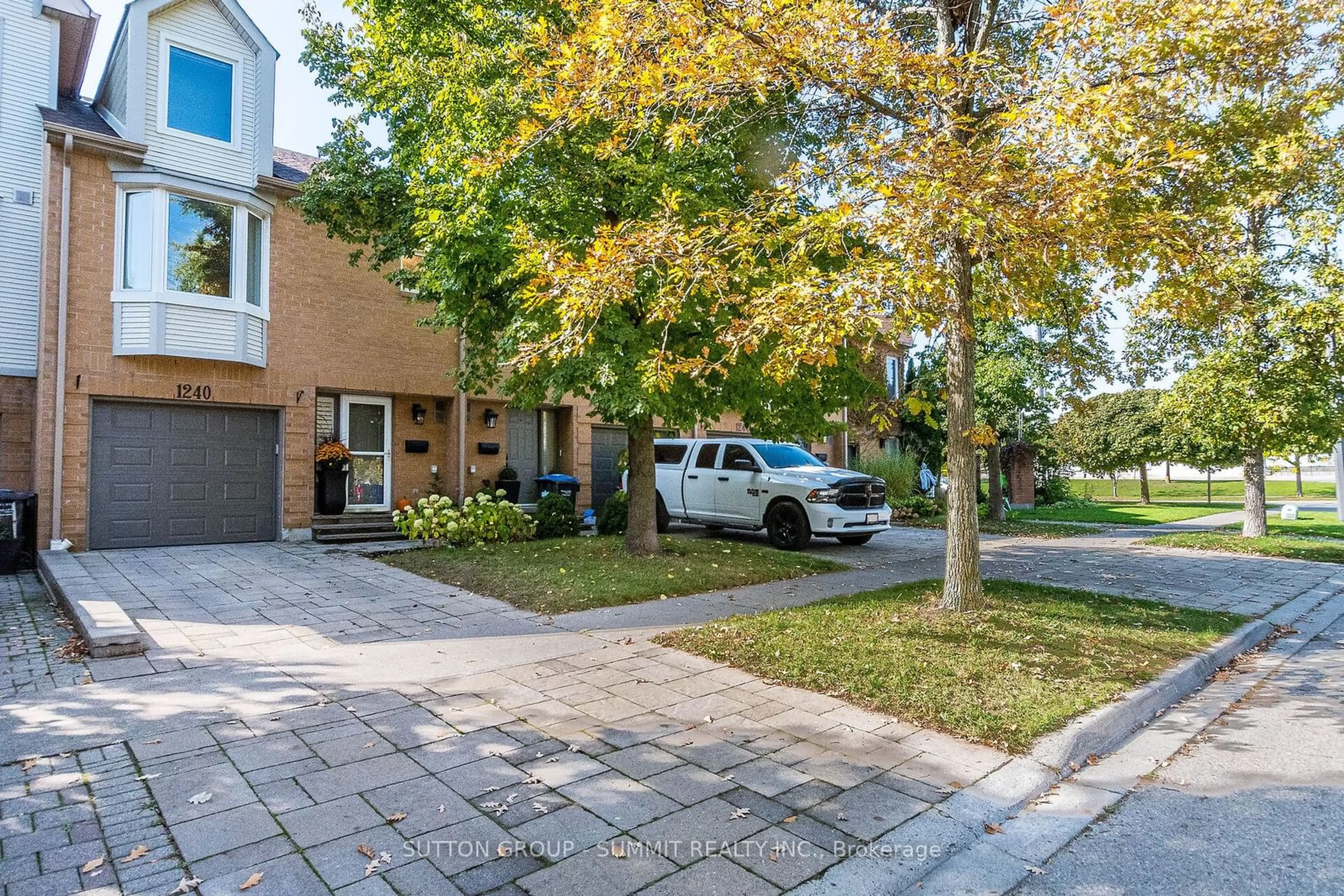 A pic from exterior of the house or condo, the street view for 1240 West Shore Dr, Mississauga Ontario L3E 3H7