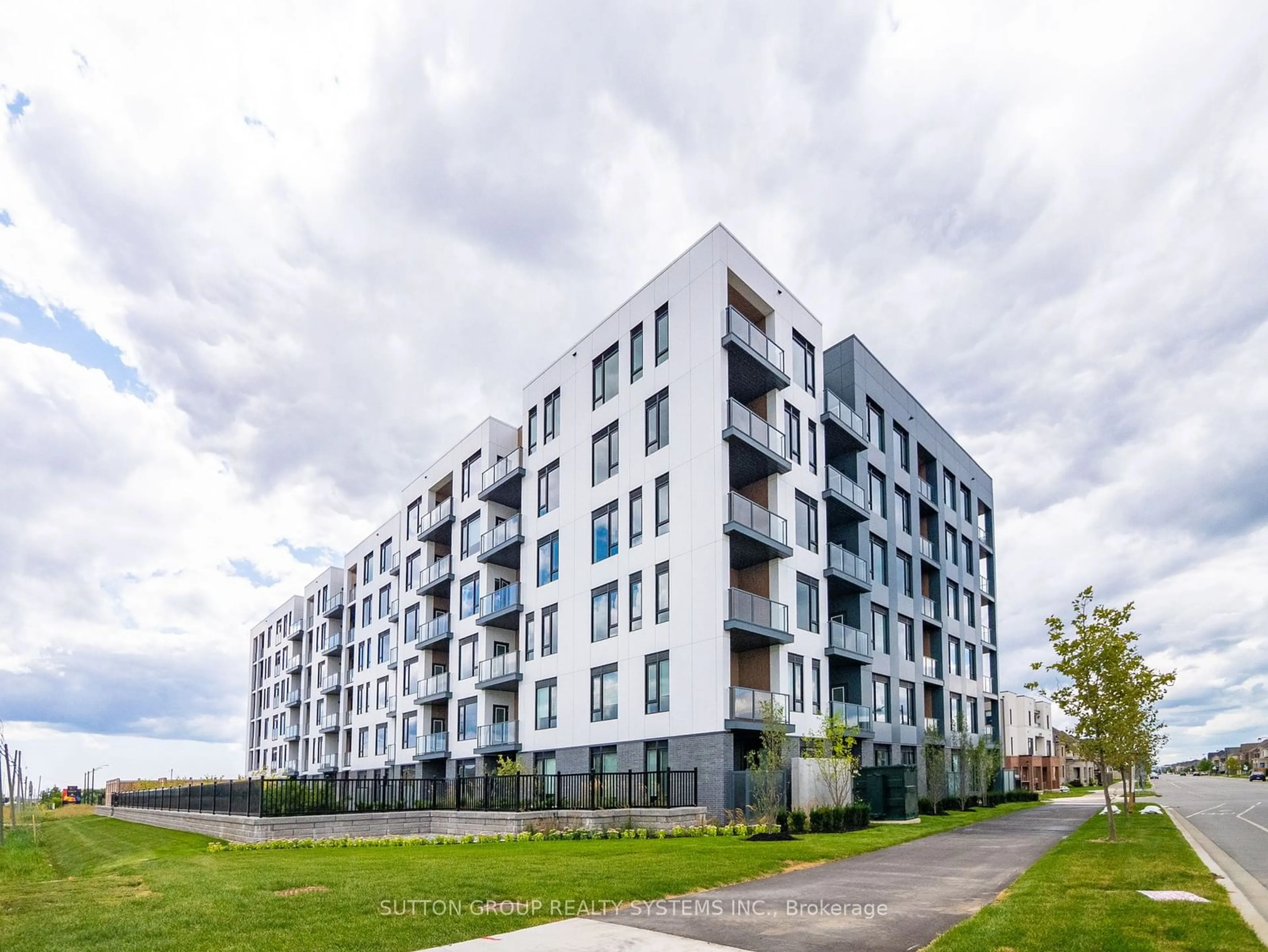 A pic from exterior of the house or condo, the front or back of building for 1440 Clarriage Crt #108, Milton Ontario L9E 1B3