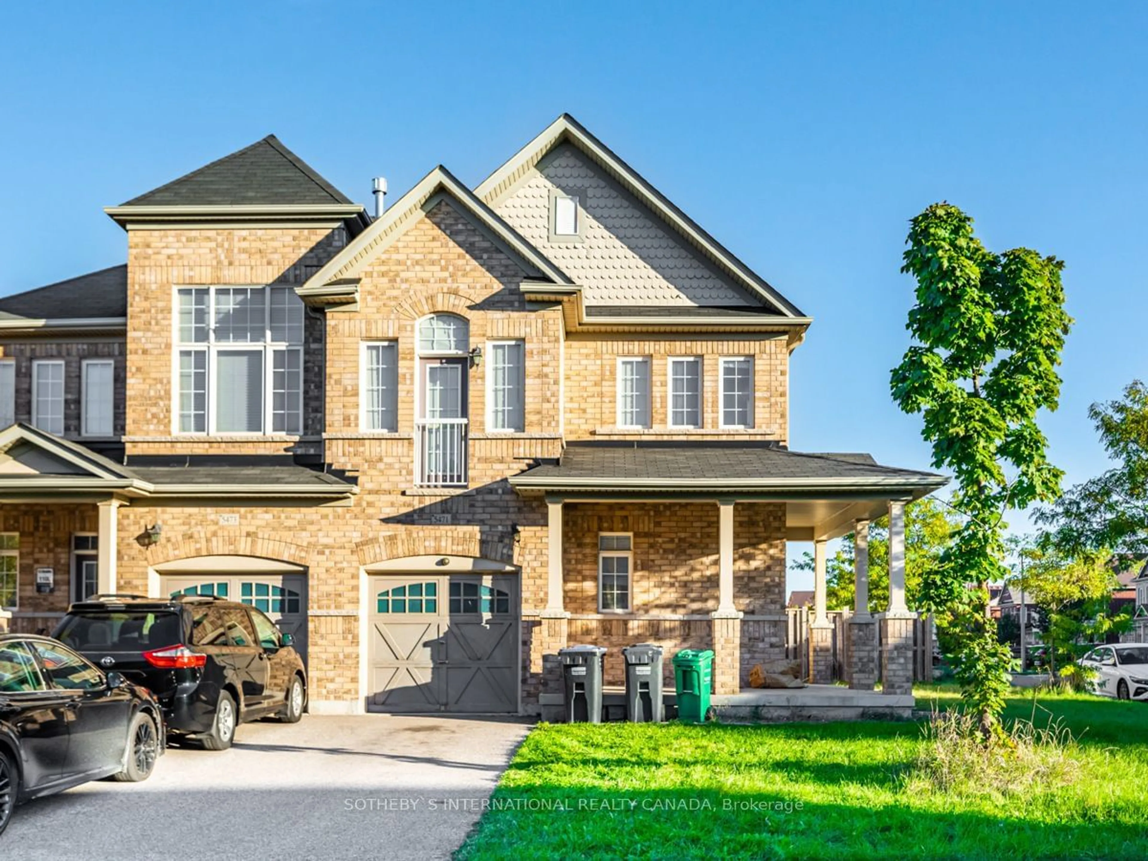 Home with brick exterior material for 5471 Bellaggio Cres, Mississauga Ontario L5V 0C6