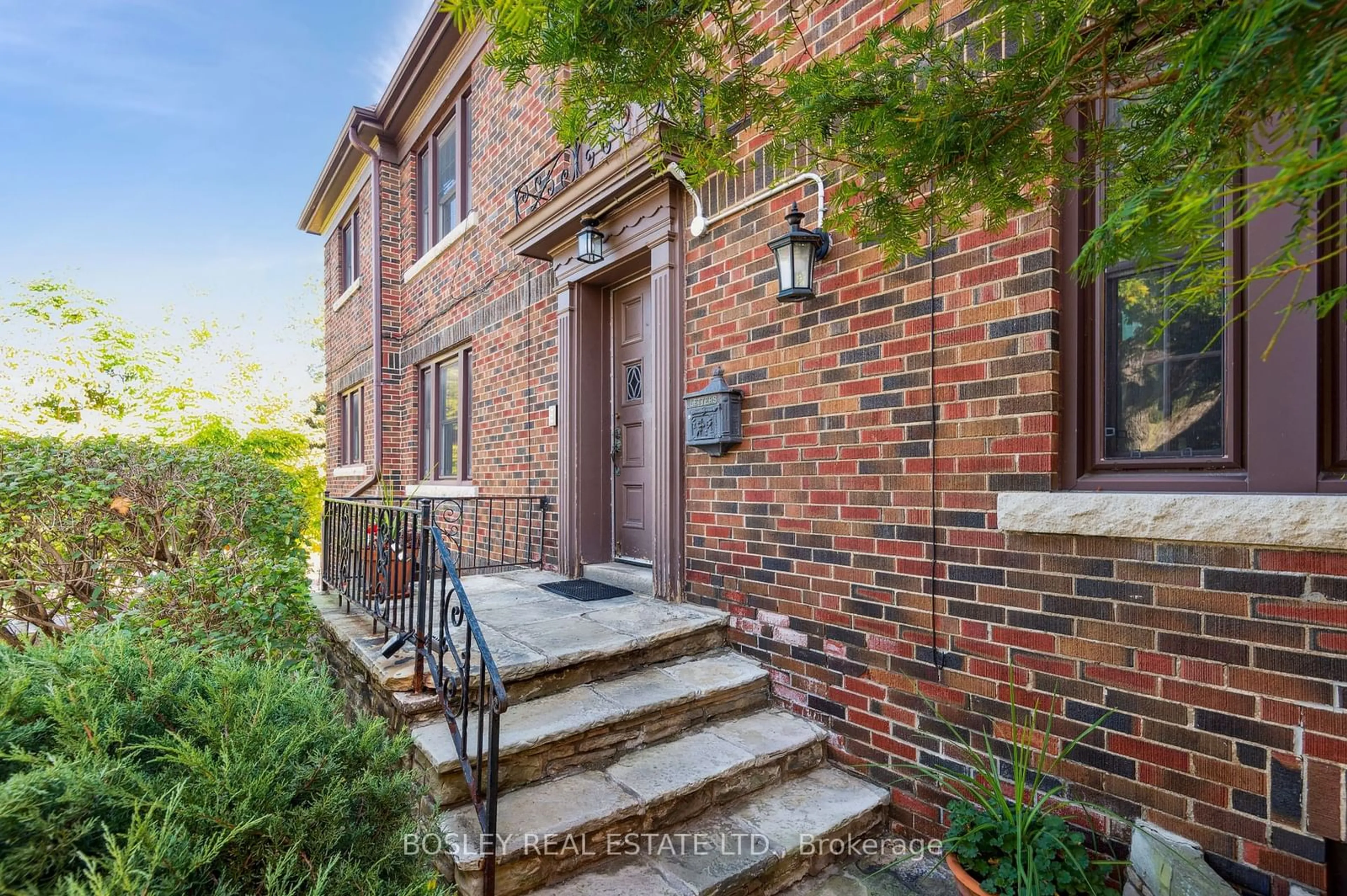 Home with brick exterior material for 2512 Bloor St #5, Toronto Ontario M6S 1R7