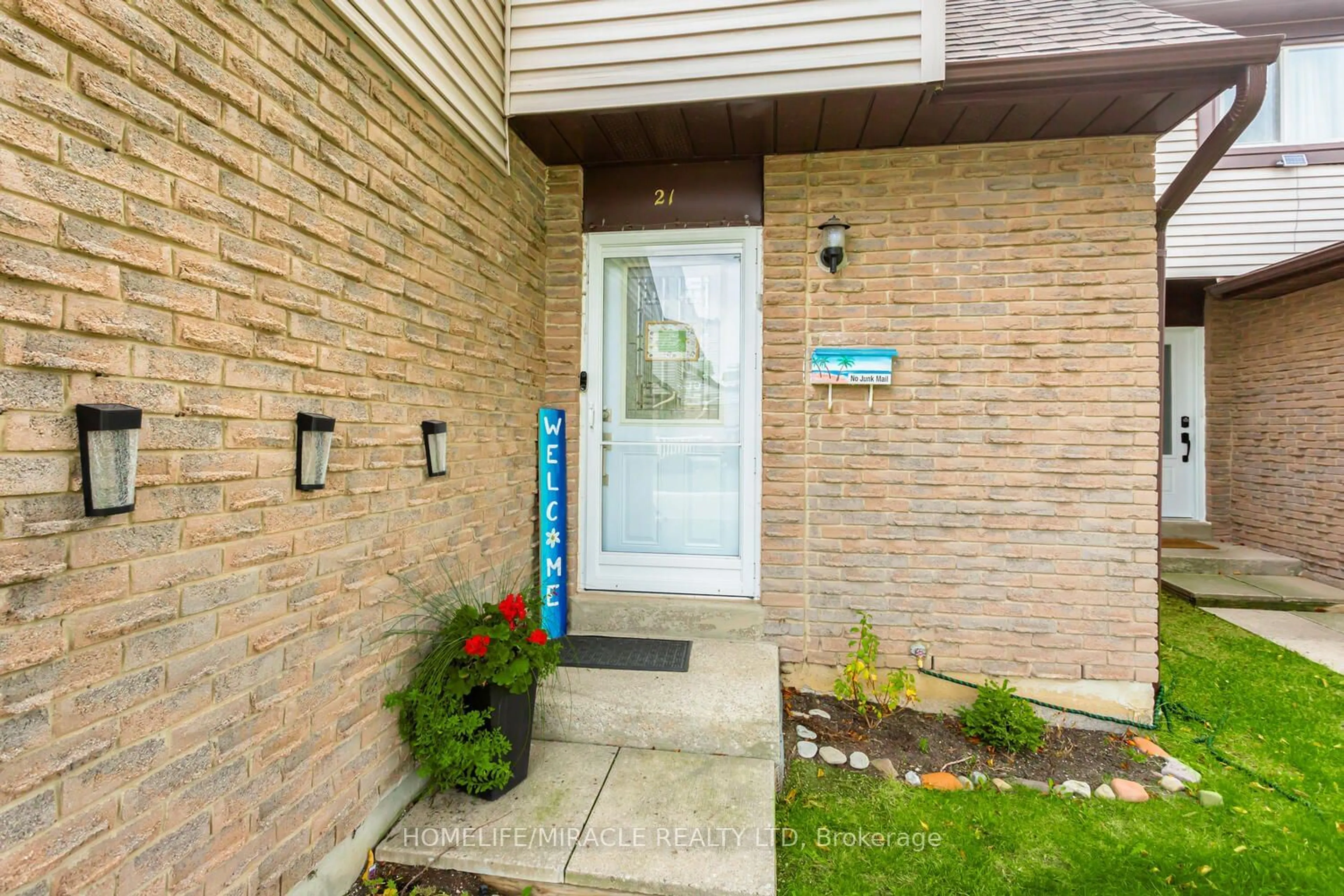 Indoor entryway for 5610 Montevideo Rd #21, Mississauga Ontario L5N 2N9