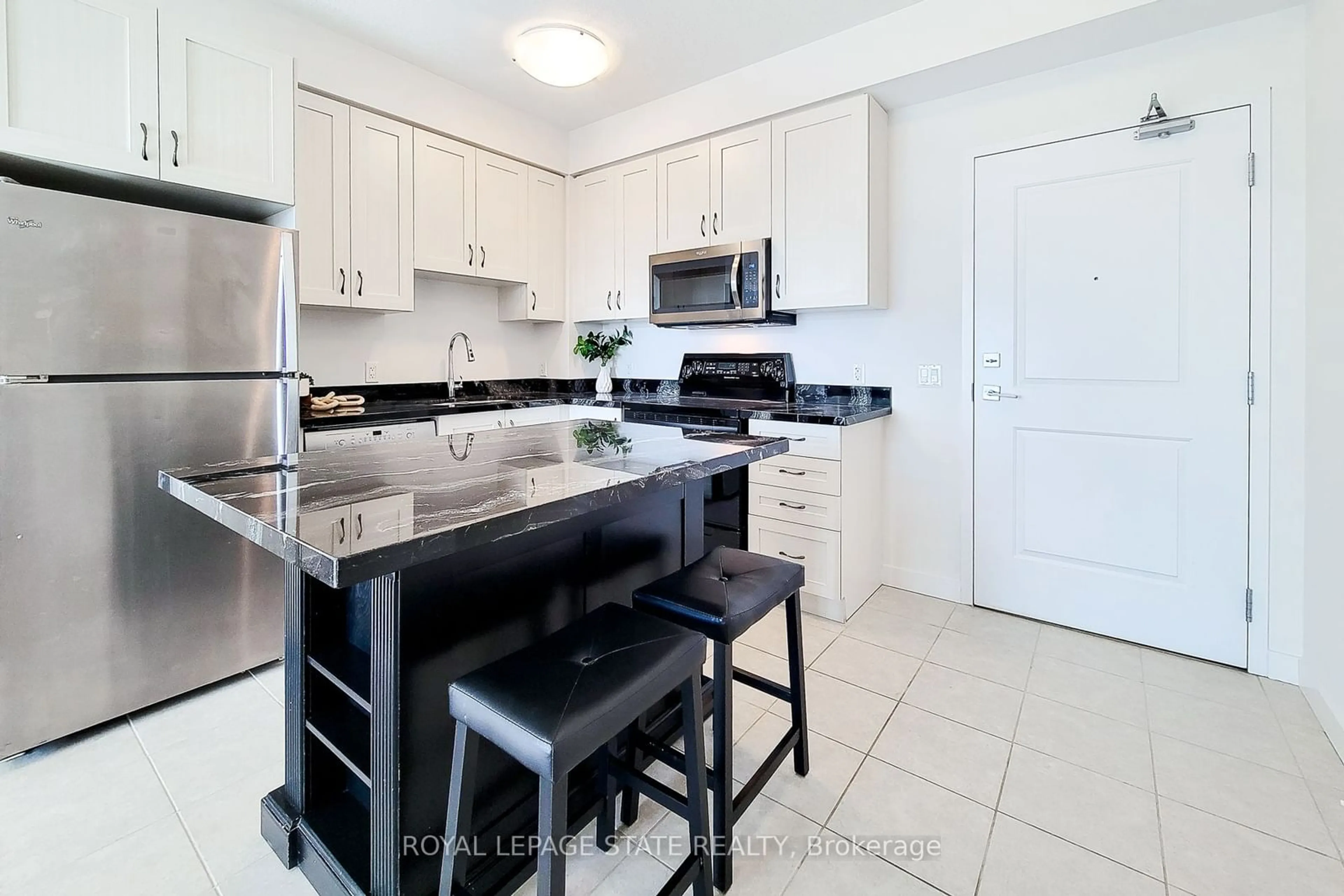 Open concept kitchen for 2490 Old Bronte Rd #714, Oakville Ontario L6M 4J2