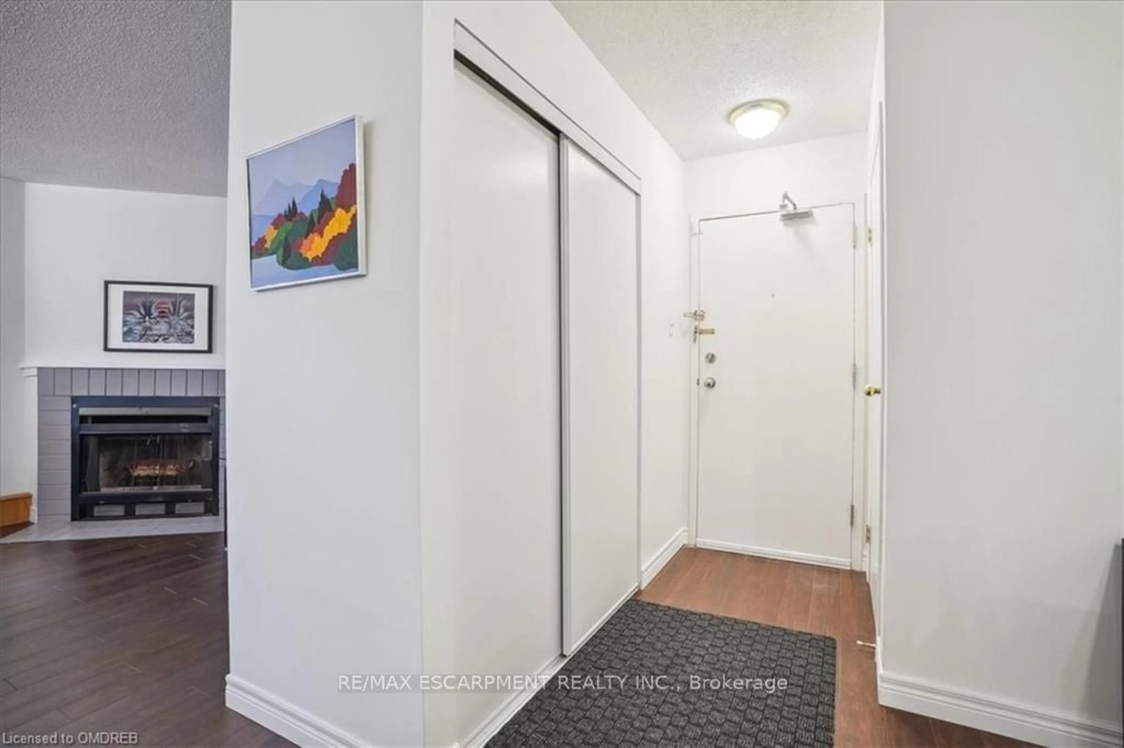 Indoor entryway, not visible floor for 1450 Glen Abbey Gate #312, Oakville Ontario L6M 2V7