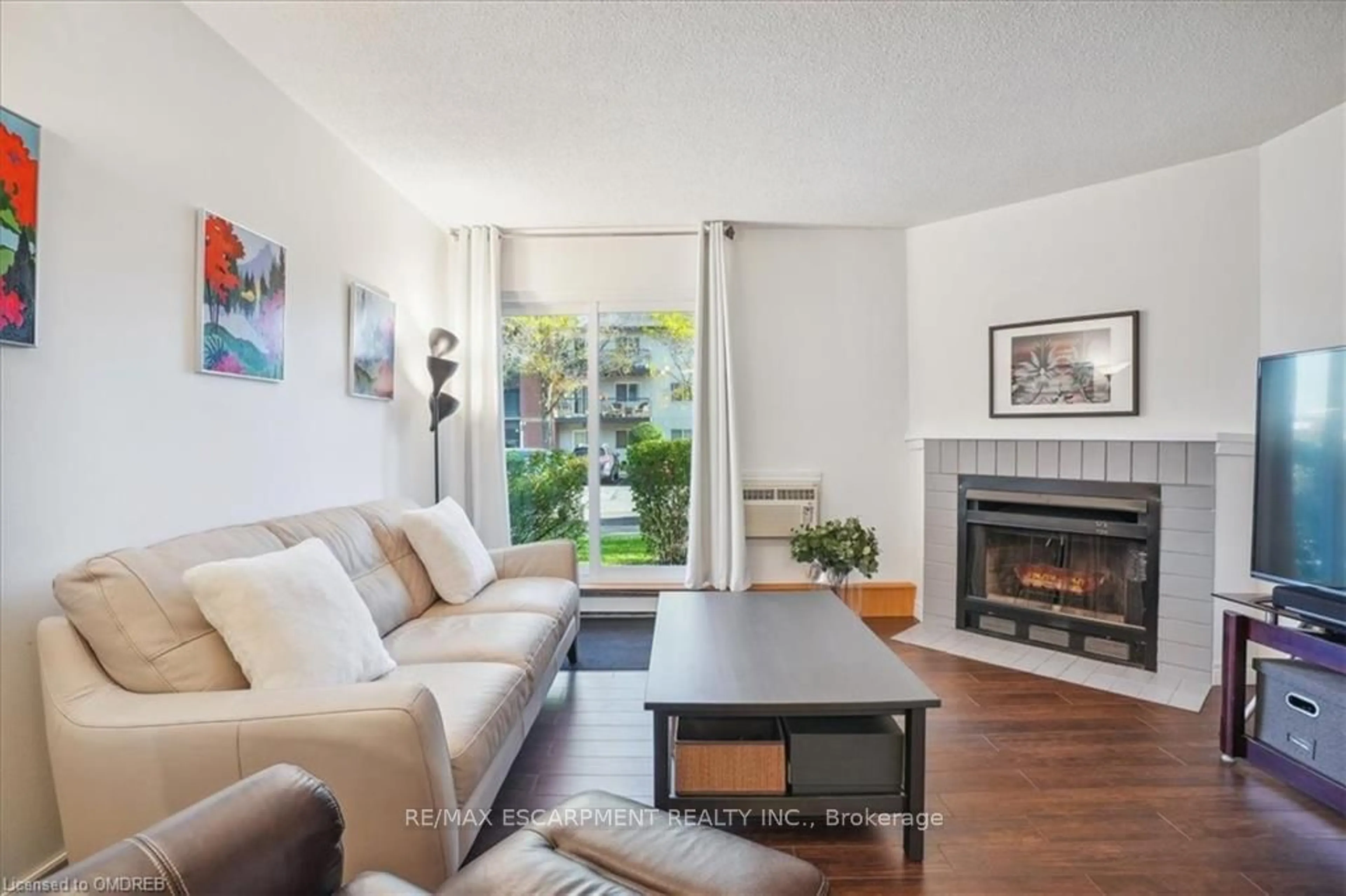 Living room, wood floors for 1450 Glen Abbey Gate #312, Oakville Ontario L6M 2V7