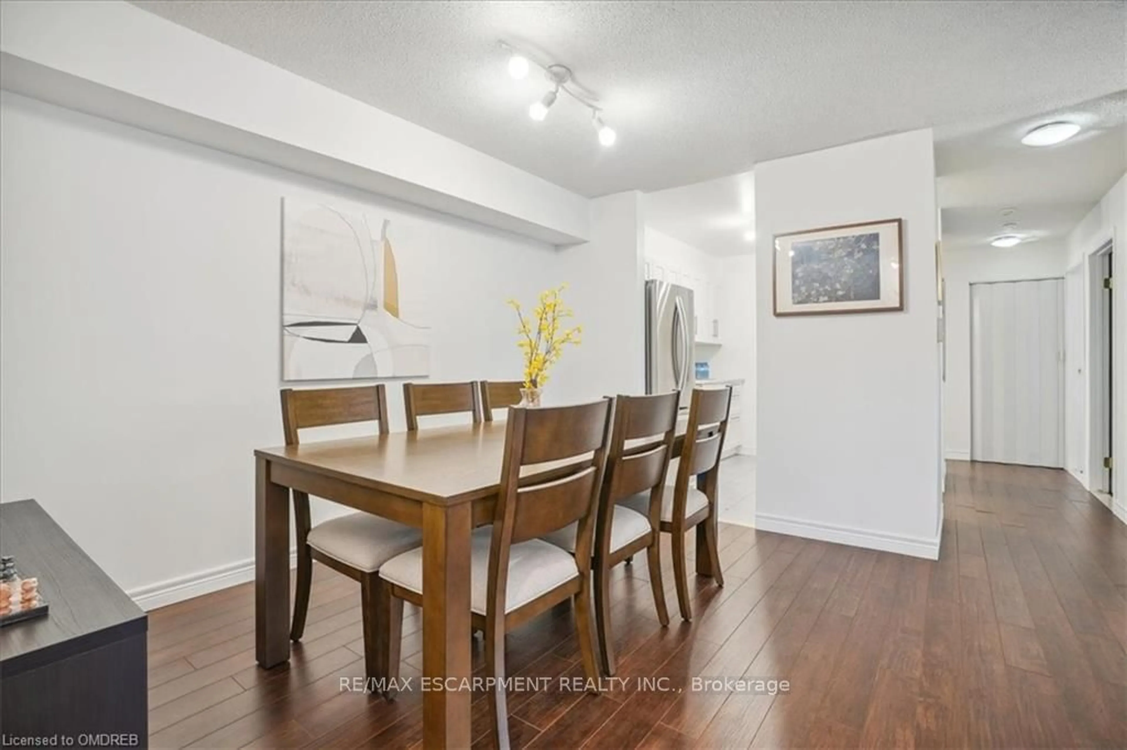 Dining room, wood floors, cottage for 1450 Glen Abbey Gate #312, Oakville Ontario L6M 2V7