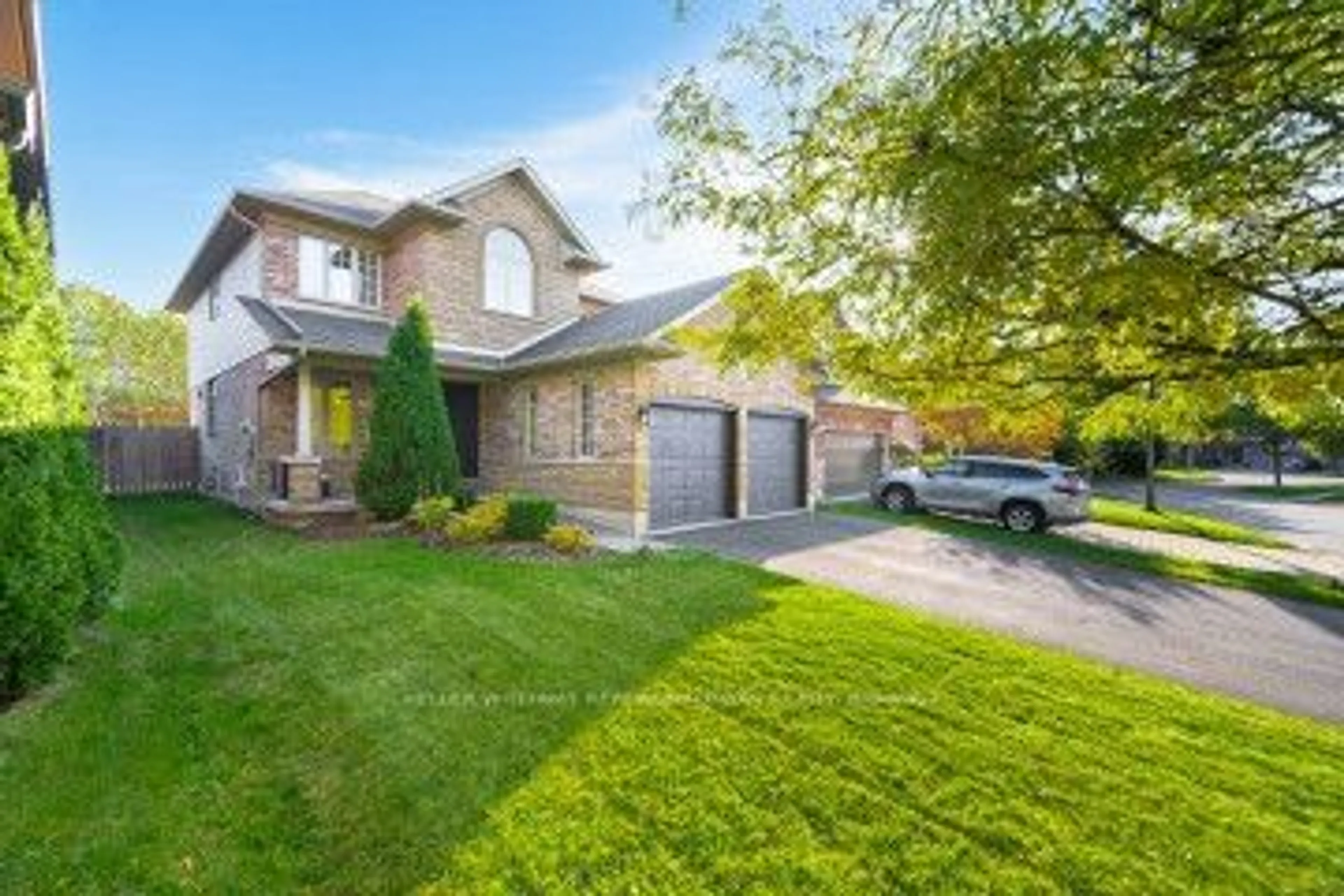 Frontside or backside of a home, cottage for 522 Larkspur Lane, Burlington Ontario L7T 4L7