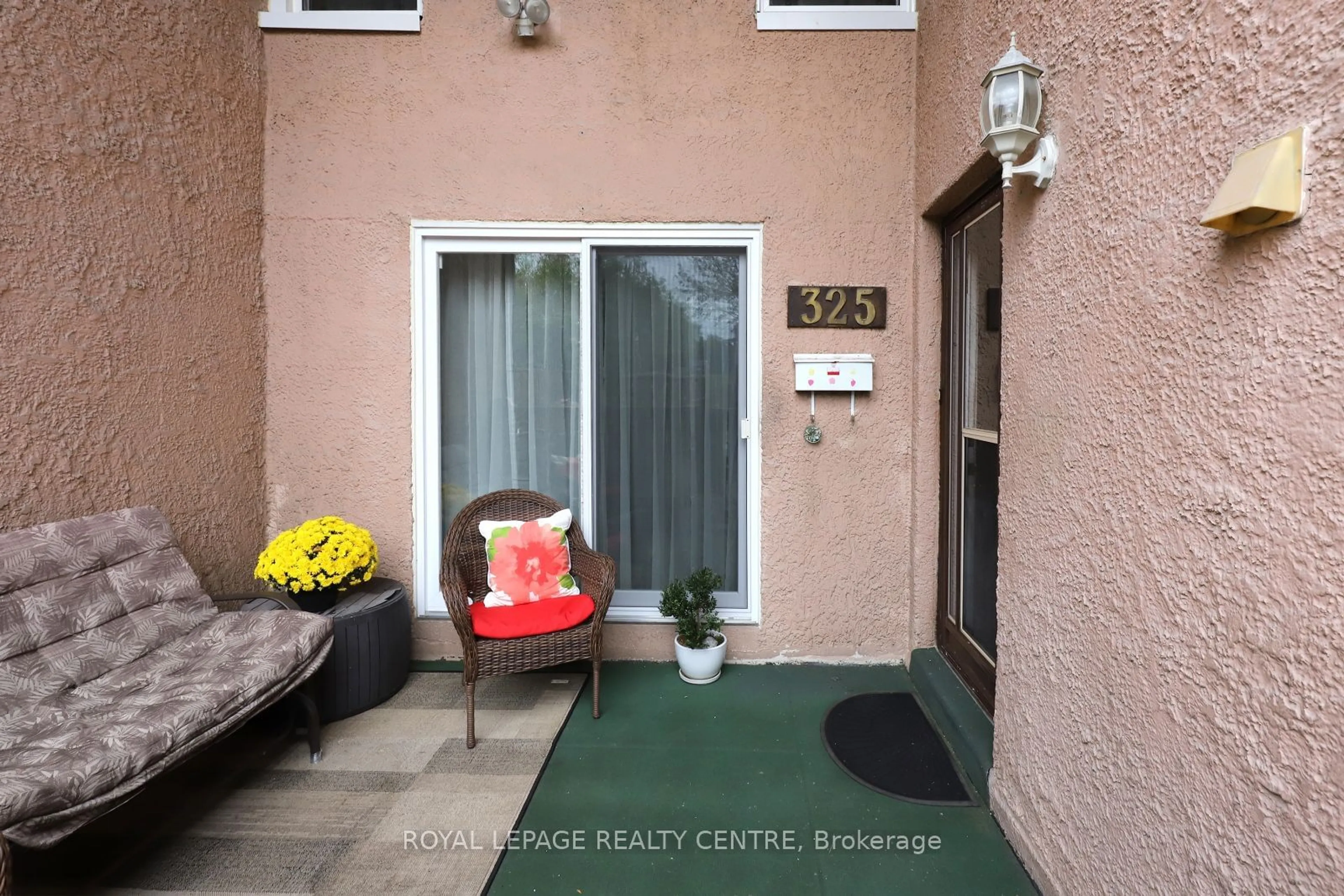 Patio, cottage for 3055 Tomken Rd #325, Mississauga Ontario L4Y 3X9