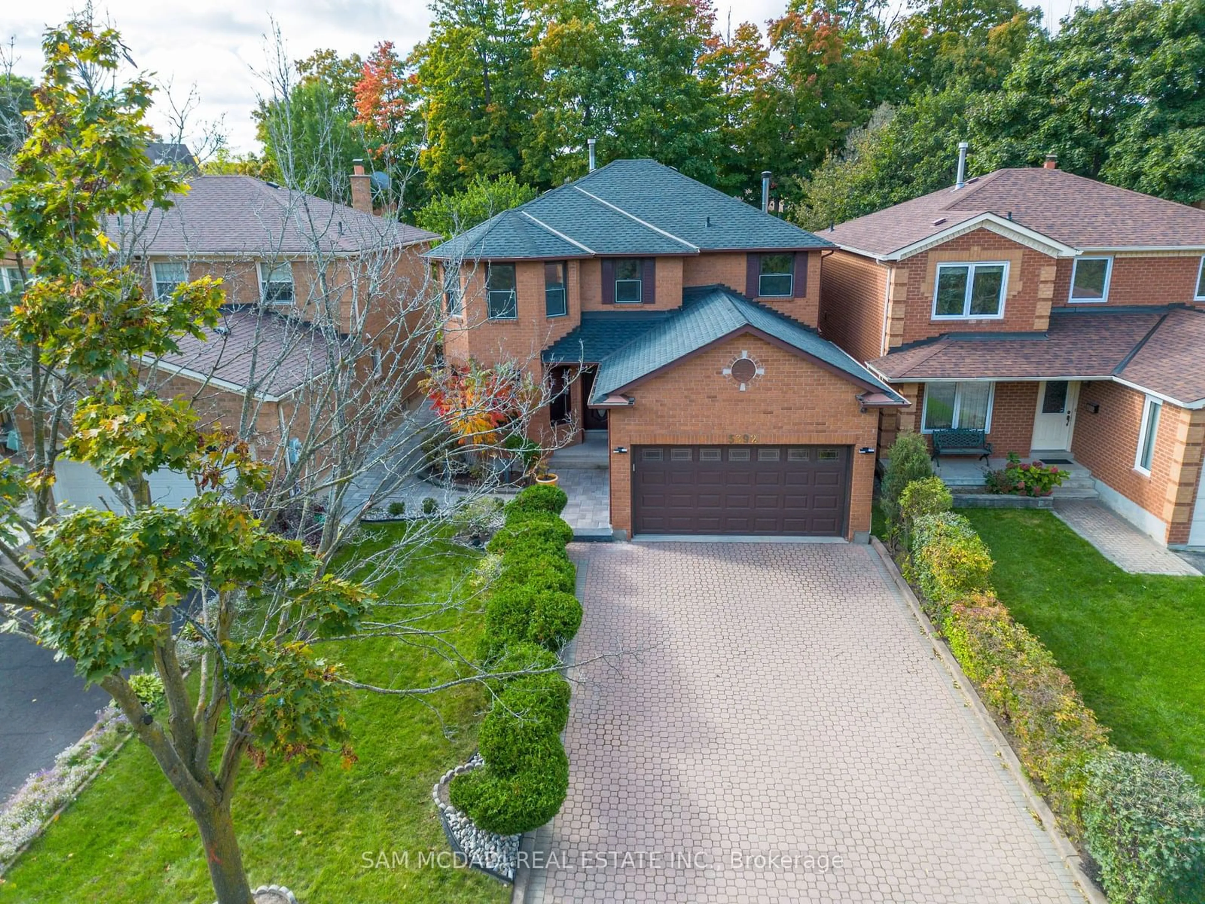 Frontside or backside of a home, the street view for 5392 Champlain Tr, Mississauga Ontario L5R 2Y8