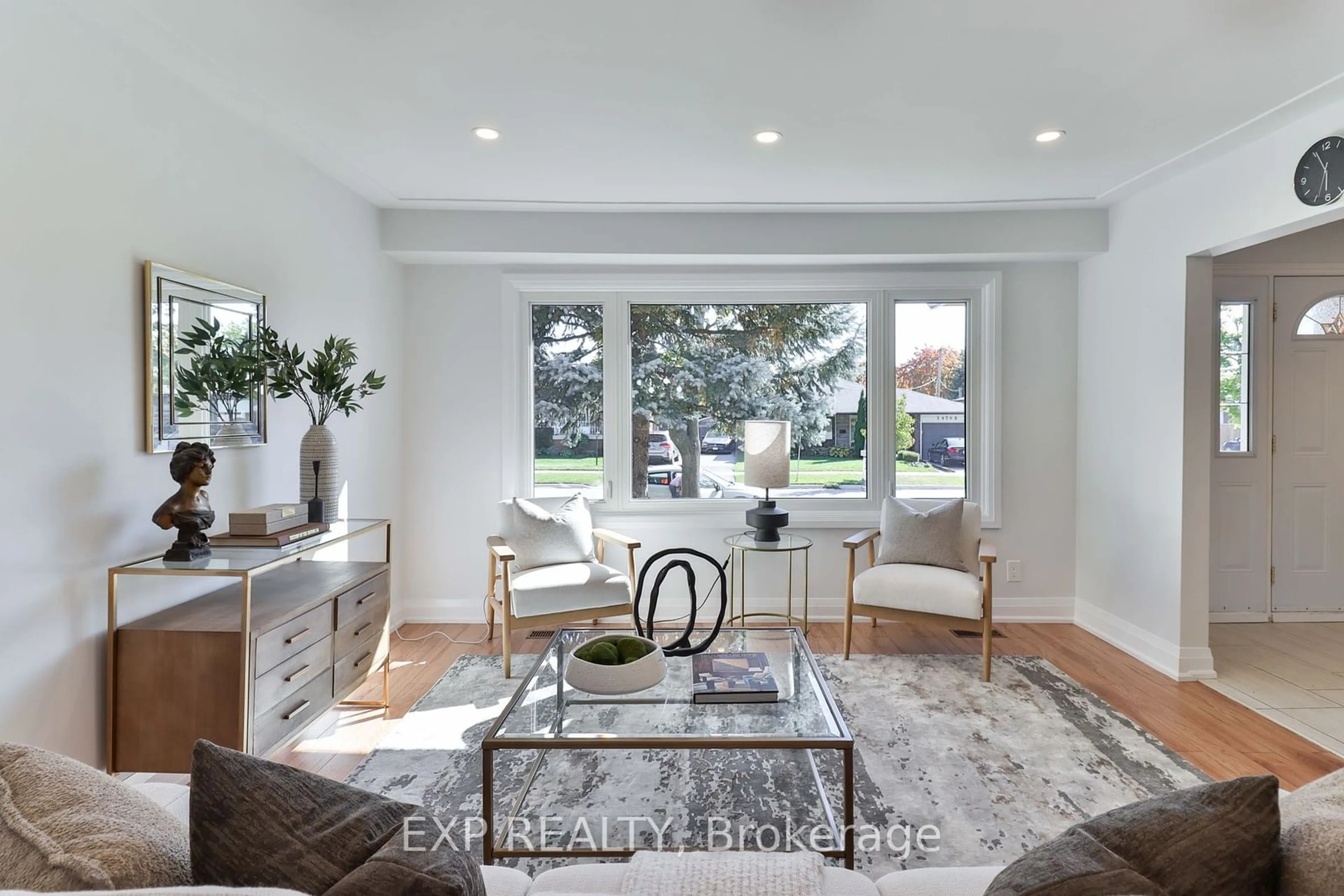 Living room, wood floors for 3469 Rockwood Dr, Burlington Ontario L7N 2R1