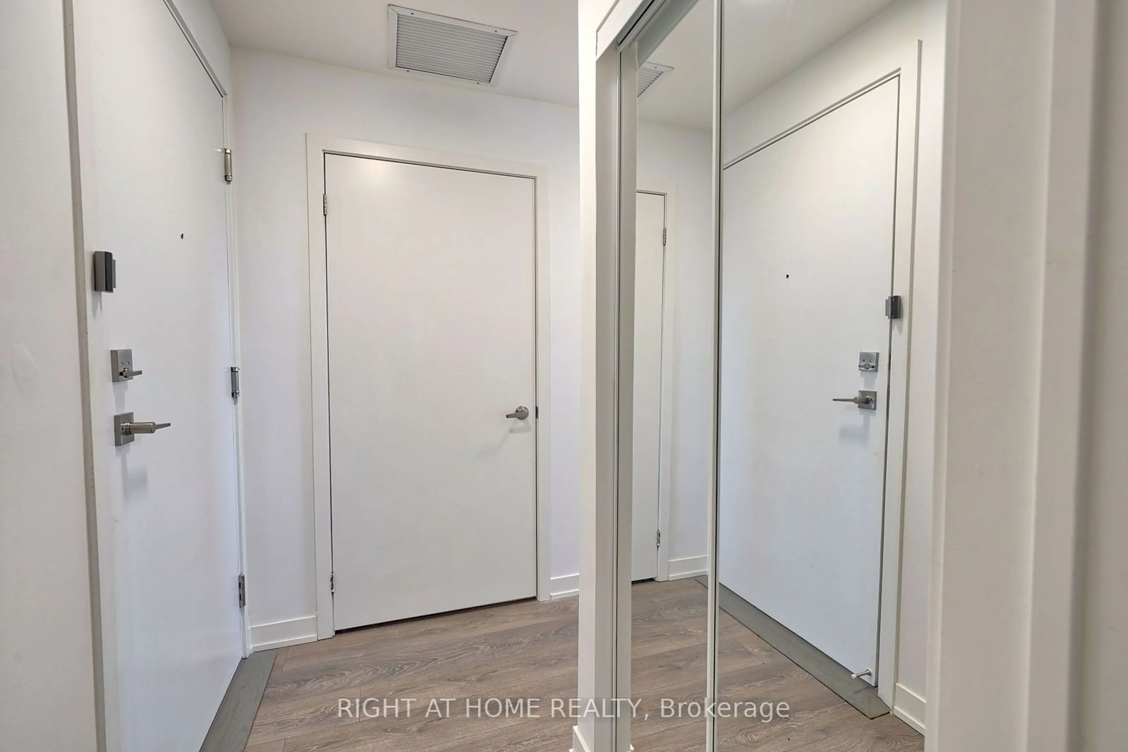 Indoor entryway, not visible floor for 160 Canon Jackson Dr #606, Toronto Ontario M6M 0B6