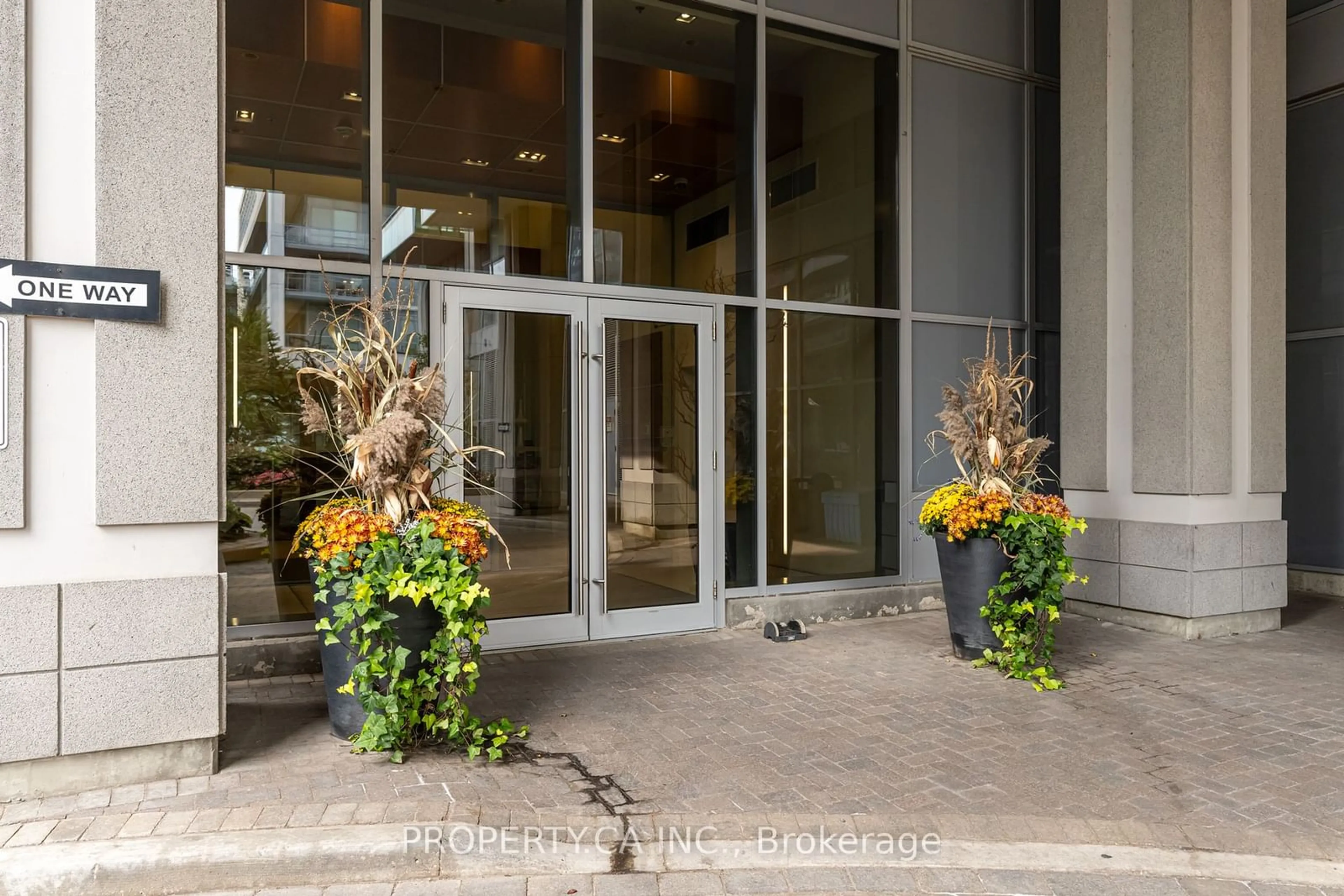 Indoor foyer for 16 Brookers Lane #406, Toronto Ontario M8V 0A5