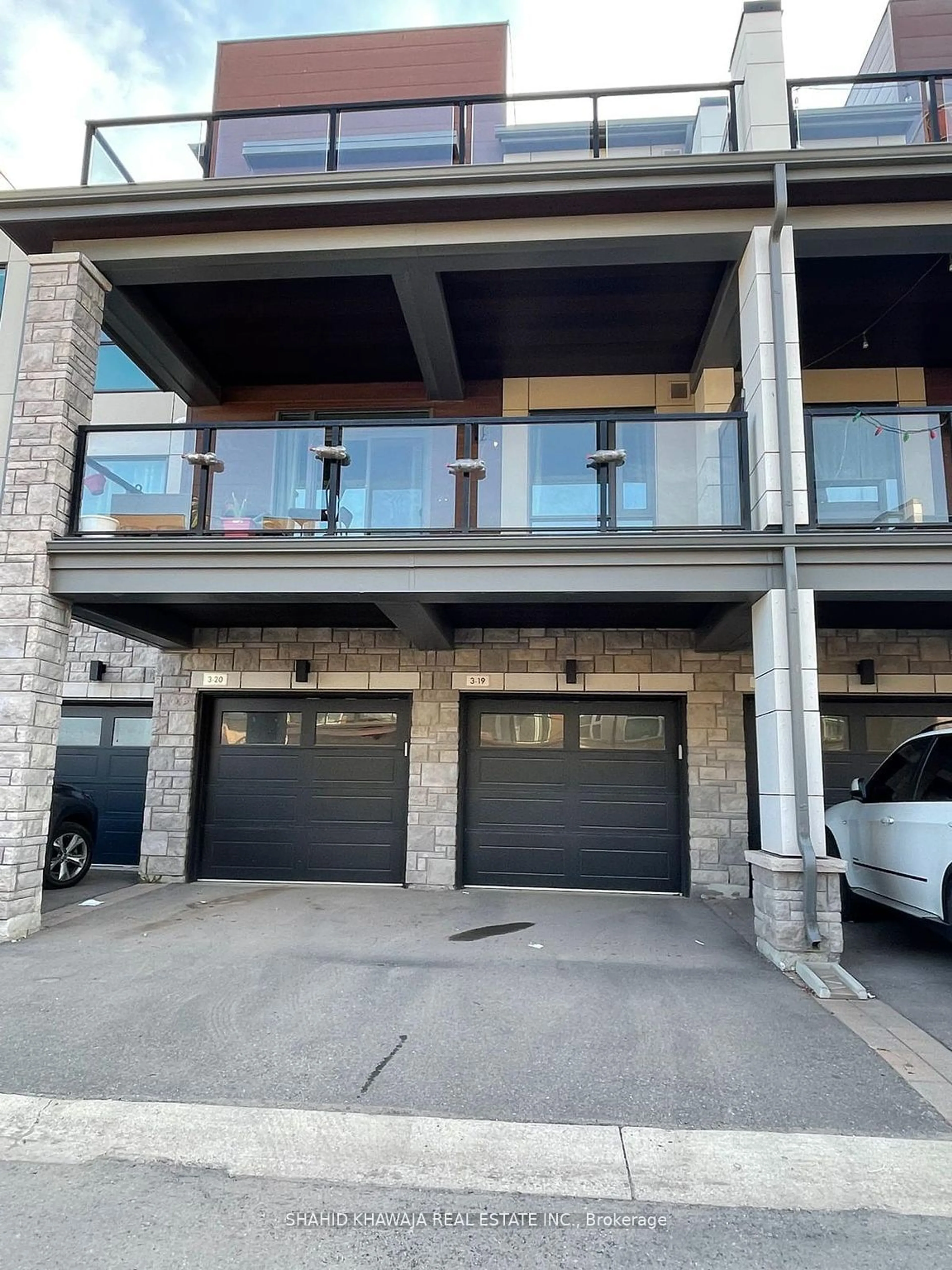 A pic from exterior of the house or condo, the front or back of building for 2375 Bronte Rd #307, Oakville Ontario L5M 4J2