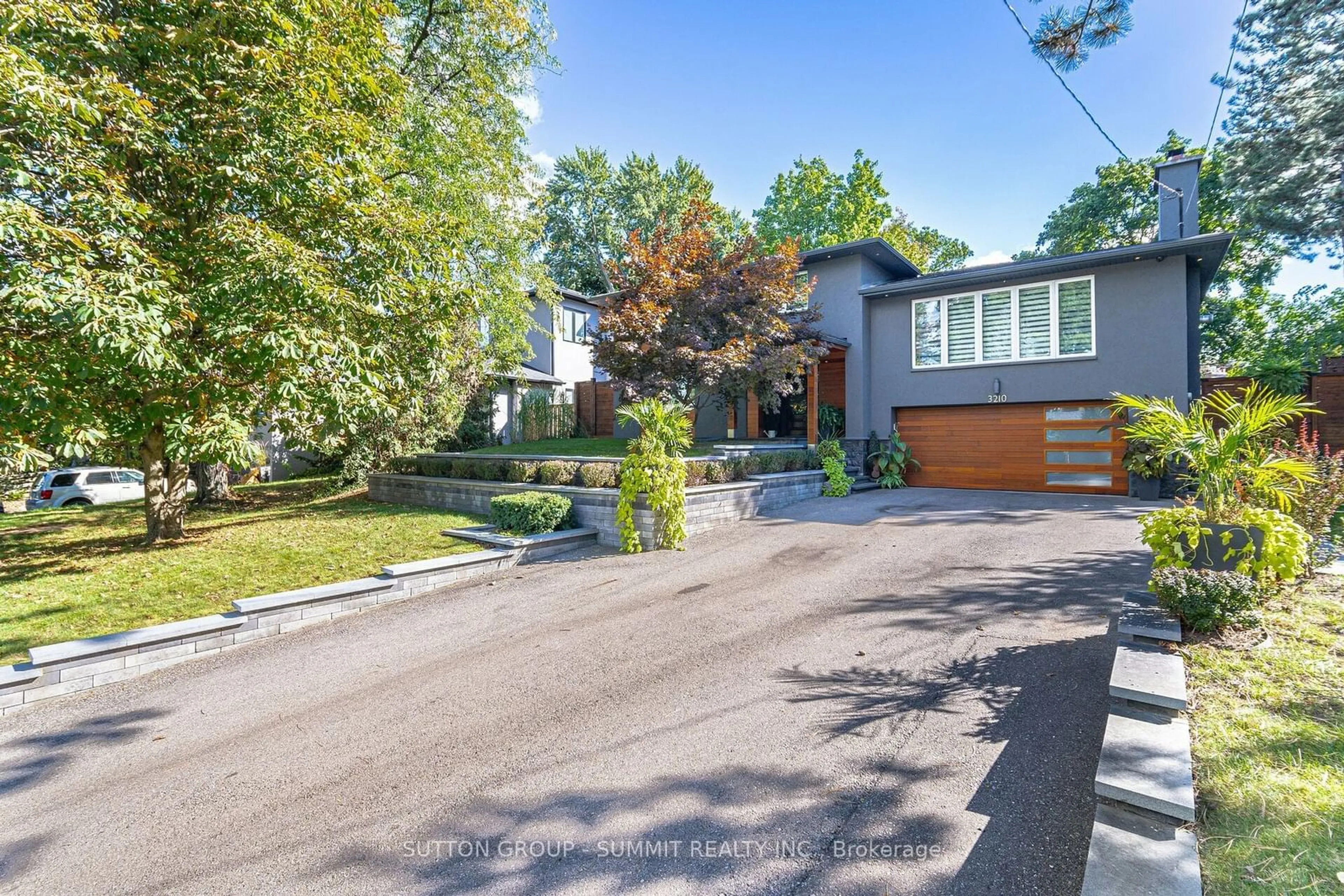 Frontside or backside of a home, the street view for 3210 FLANAGAN Cres, Mississauga Ontario L5C 2M5