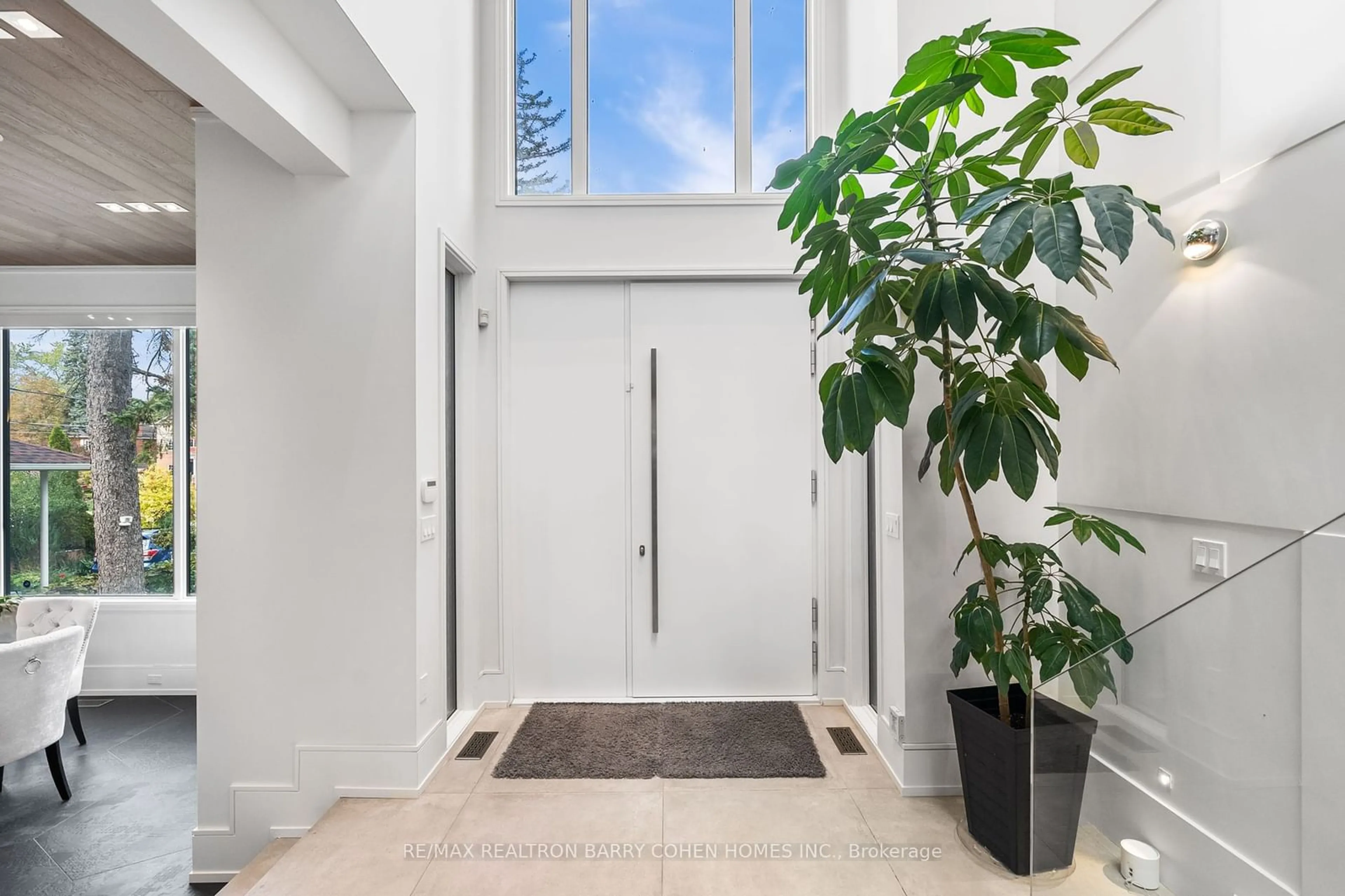 Indoor entryway, wood floors for 67 Lake Promenade, Toronto Ontario M8W 1A2