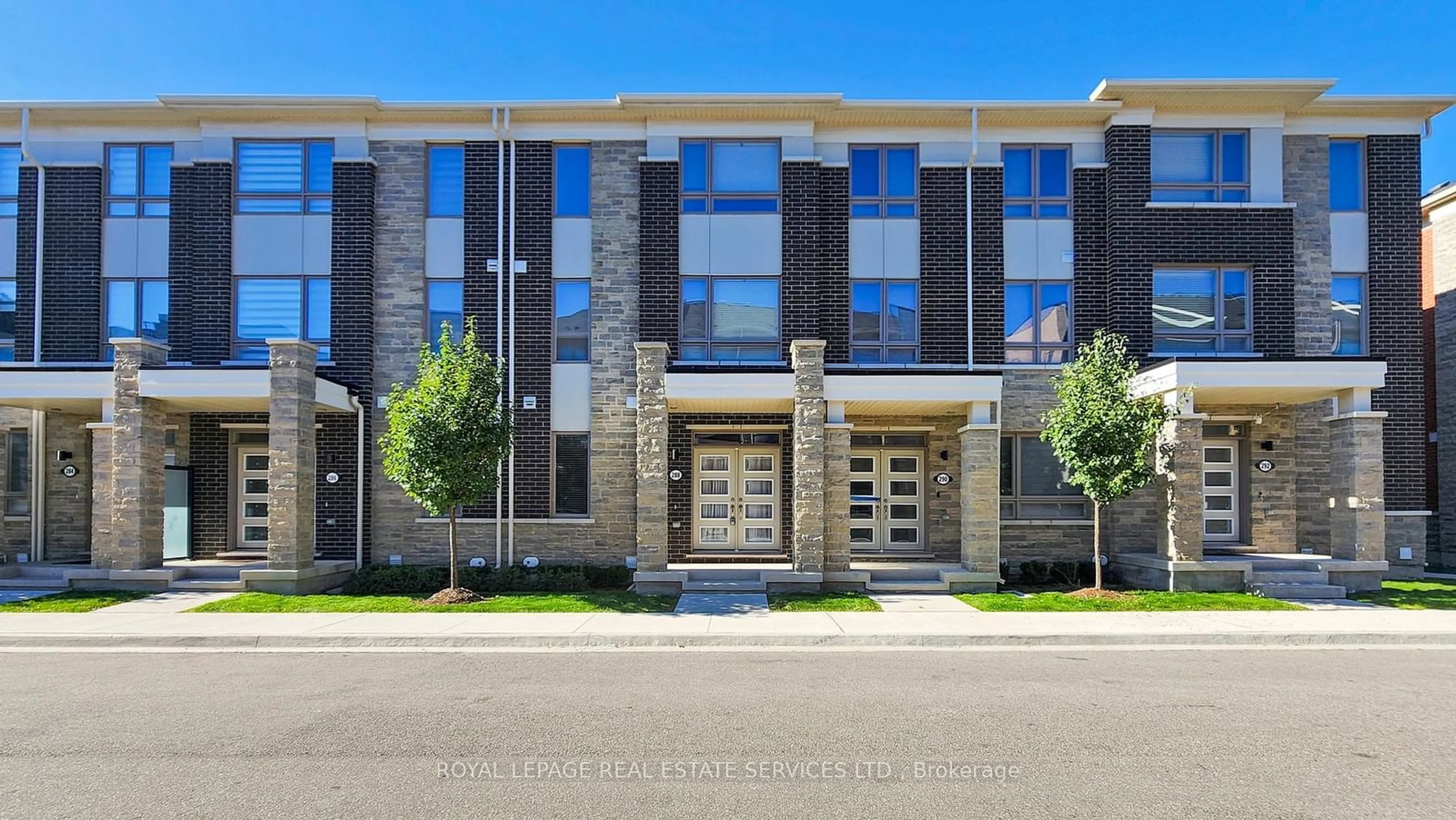 A pic from exterior of the house or condo, the front or back of building for 288 Lagerfeld Dr, Brampton Ontario L7A 5G8