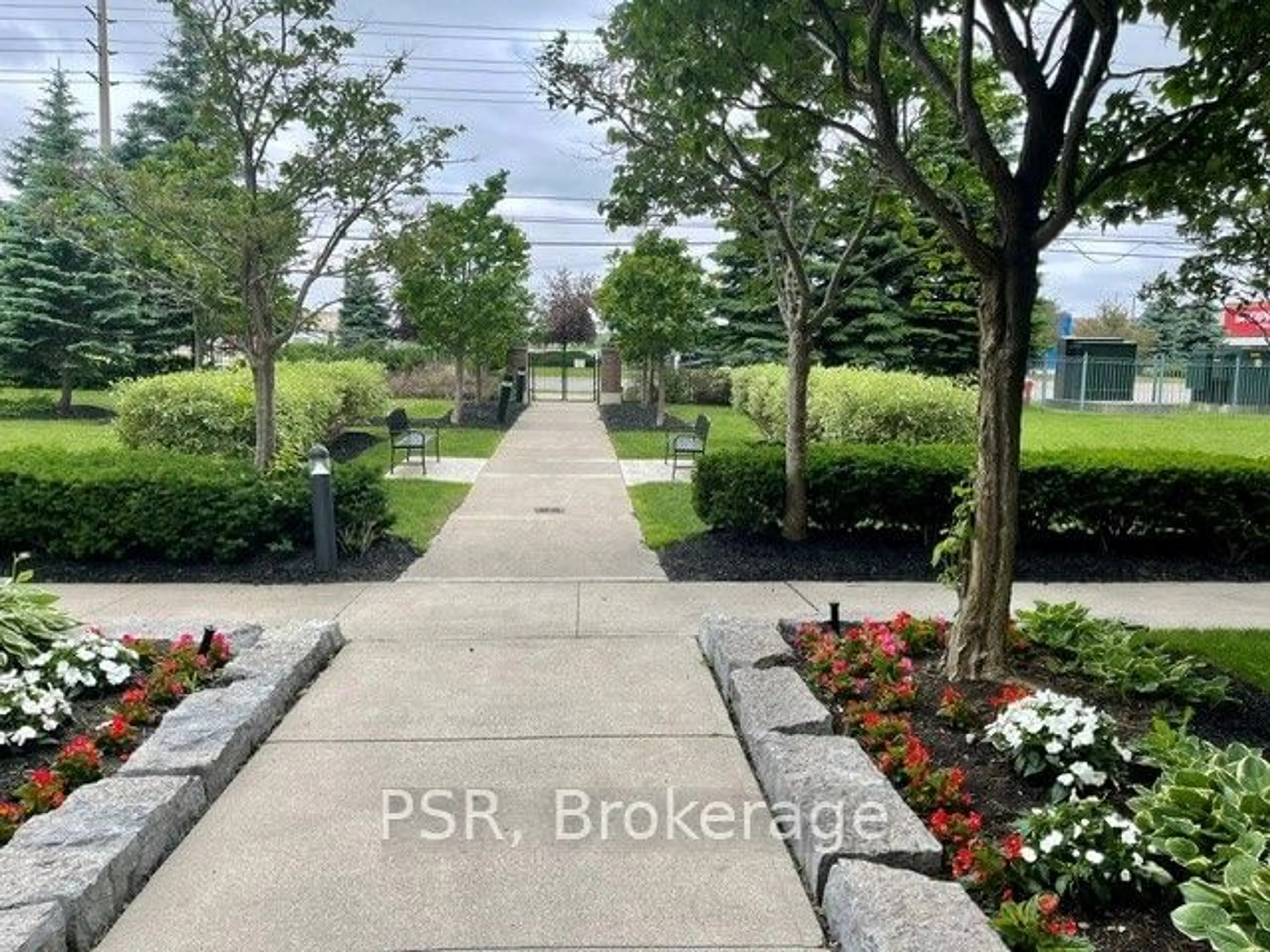 Patio, the street view for 4889 Kimbermount Ave #PH10, Mississauga Ontario L5M 7R9