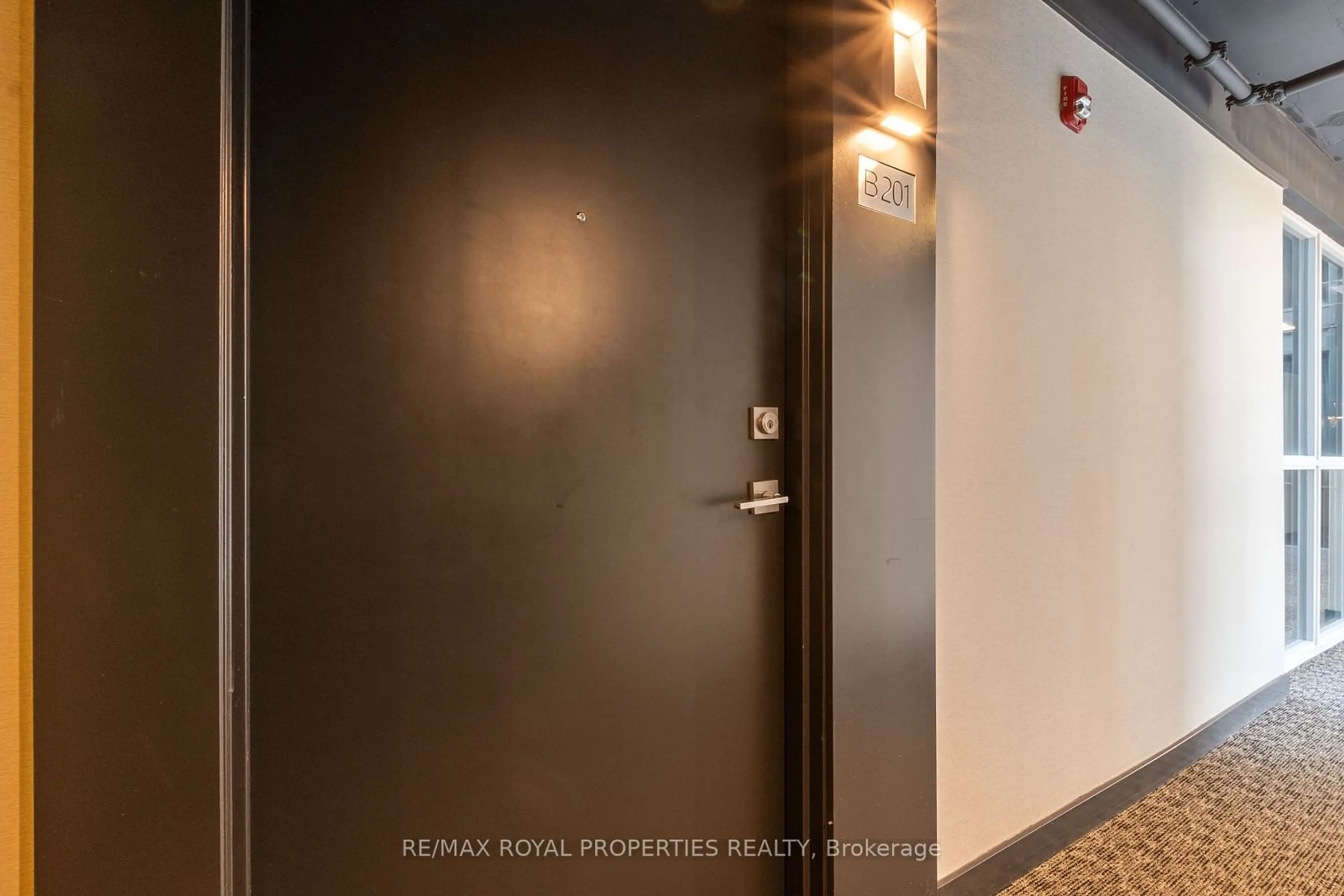 Indoor foyer, not visible floor for 5240 Dundas St #B201, Burlington Ontario L7L 0J6