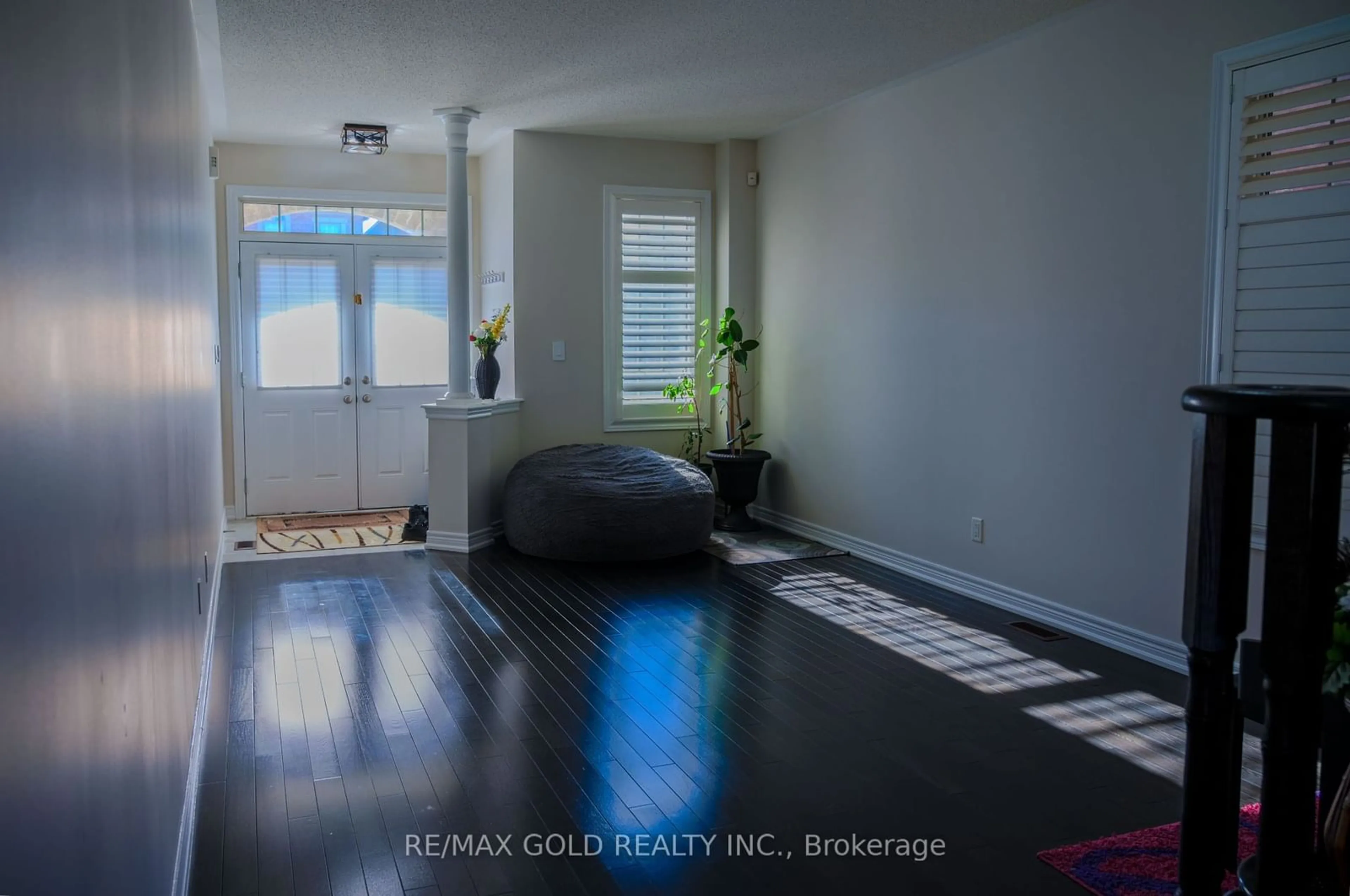 Indoor entryway, wood floors for 22 Ripple St, Brampton Ontario L6R 3S5