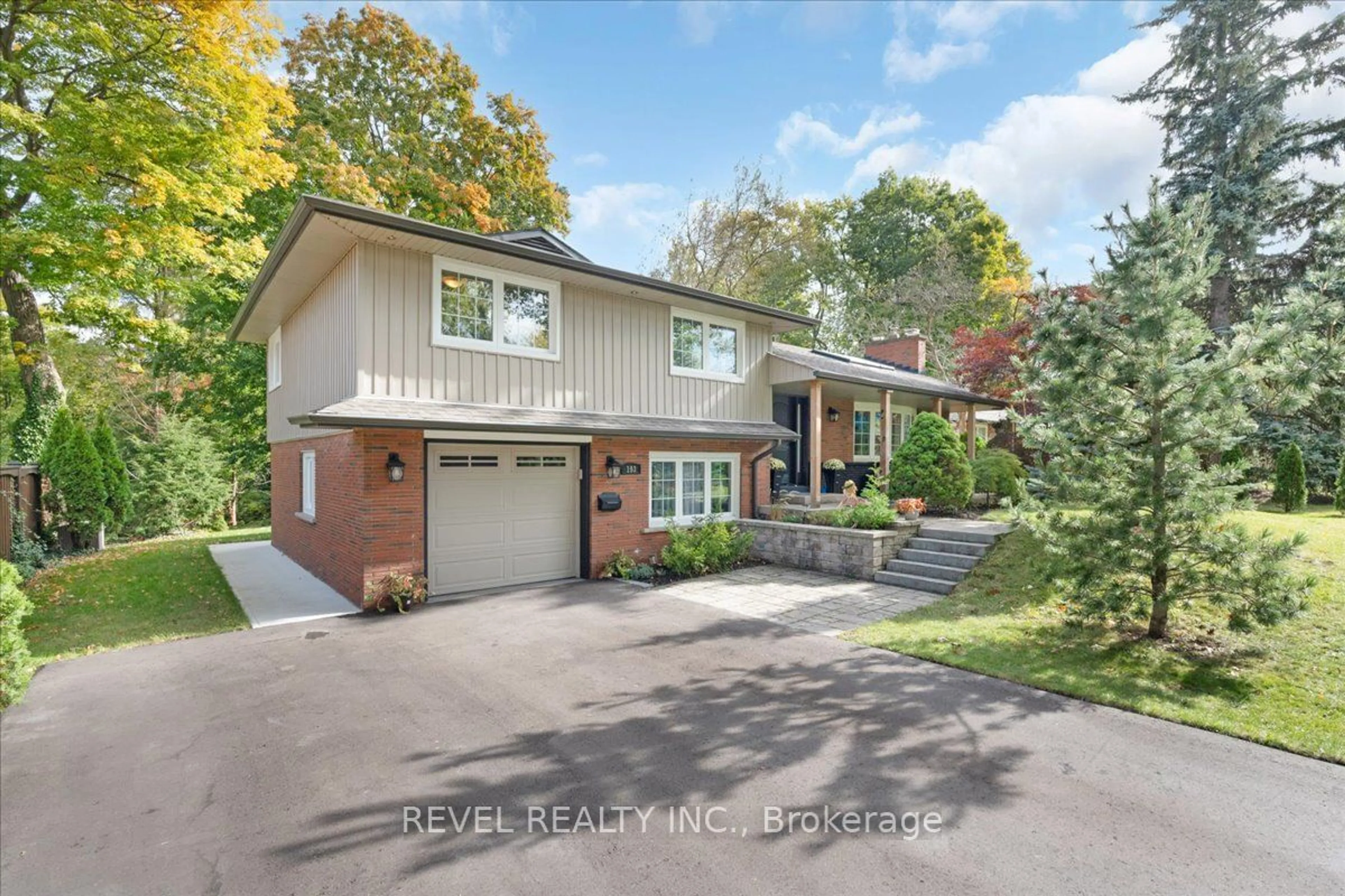 Home with brick exterior material for 193 Appleby Line, Burlington Ontario L7L 2X3