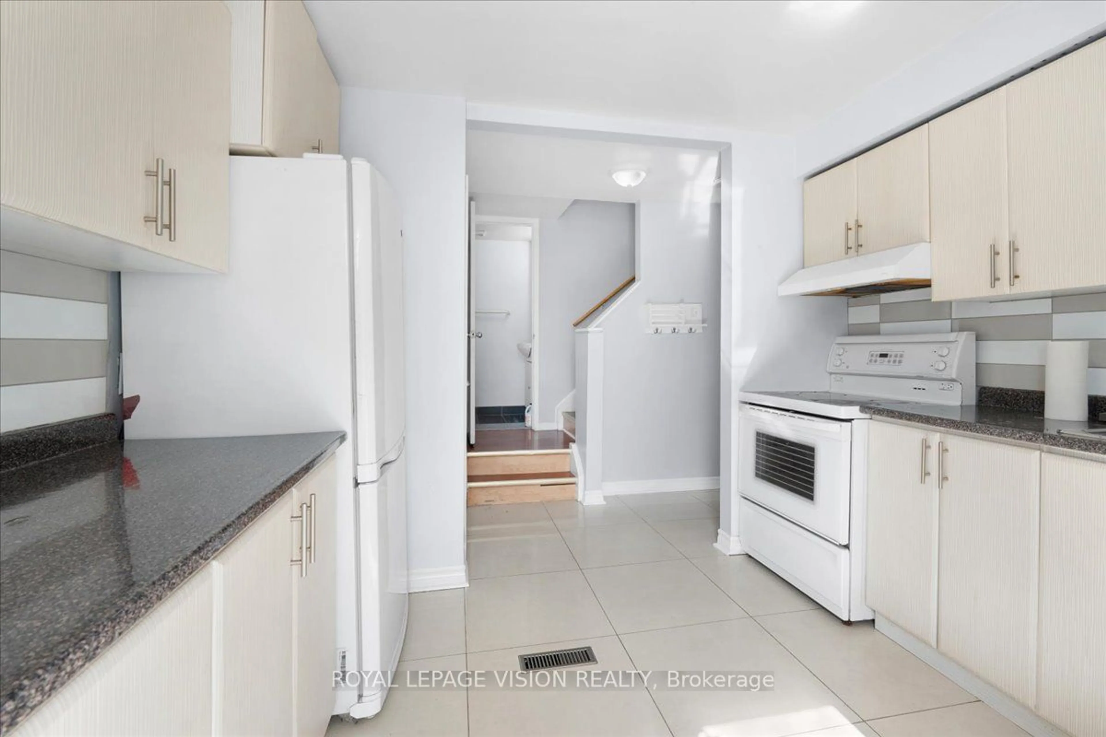 Standard kitchen, wood floors, cottage for 248 John Garland Blvd #79, Toronto Ontario M9V 1N8