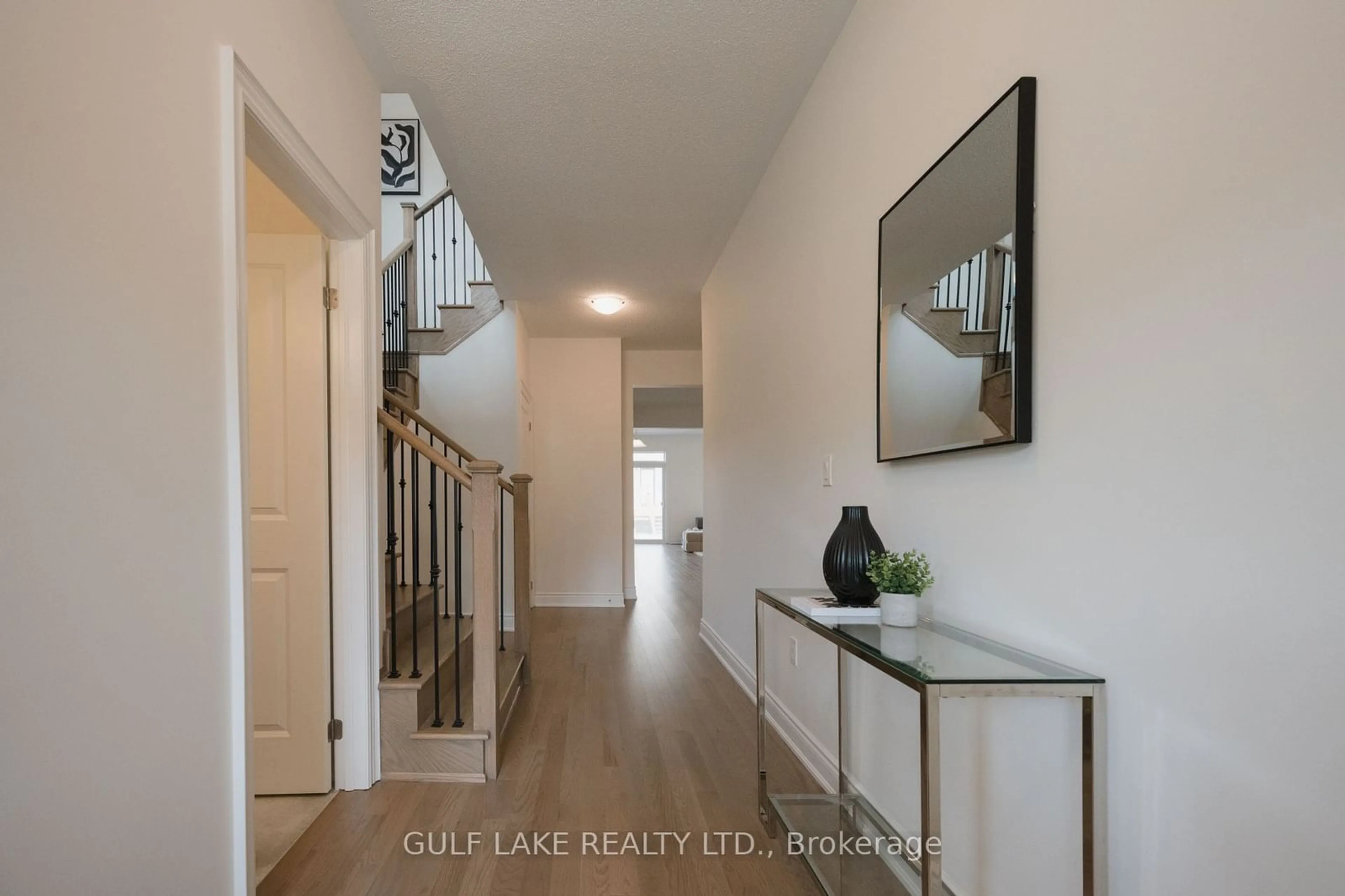 Indoor entryway, wood floors for 32 Gladmary Dr, Brampton Ontario L6Y 0E4