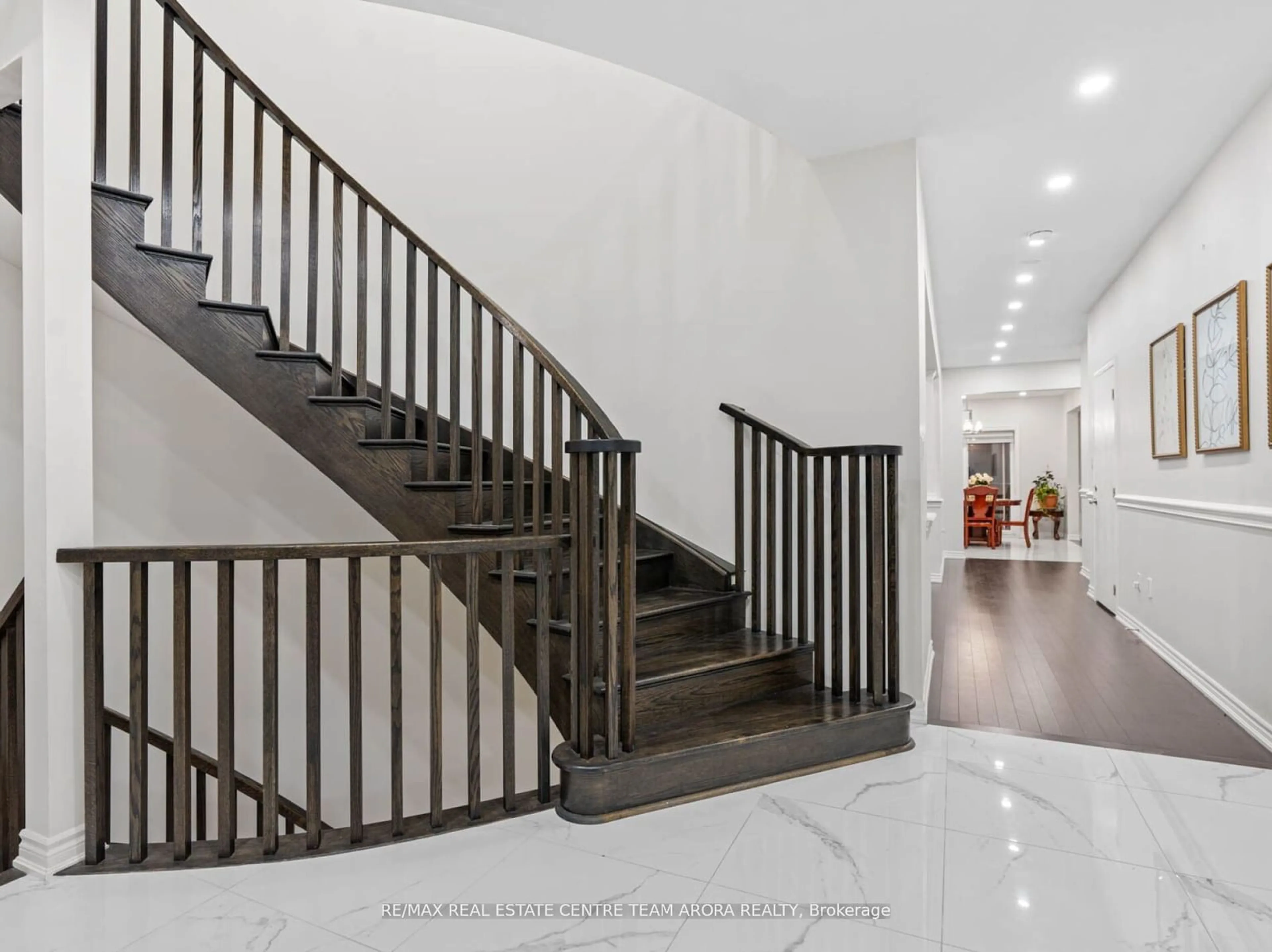 Indoor foyer, wood floors for 44 Yarmouth St, Brampton Ontario L7A 4X4