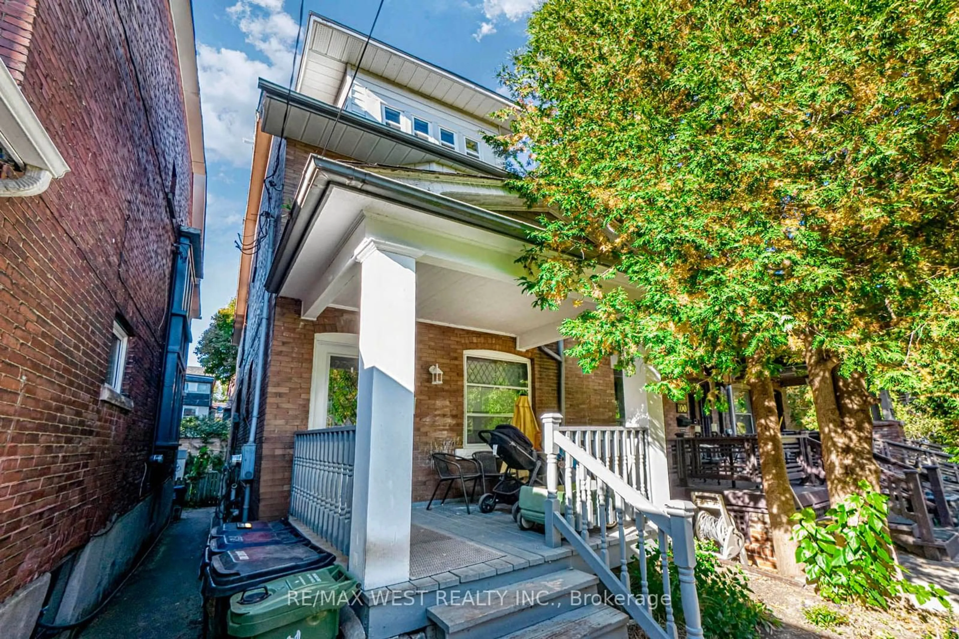 A pic from exterior of the house or condo, the street view for 98 Glendale Ave, Toronto Ontario M6R 2T2