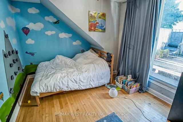 Additional property image - 98 Glendale Ave