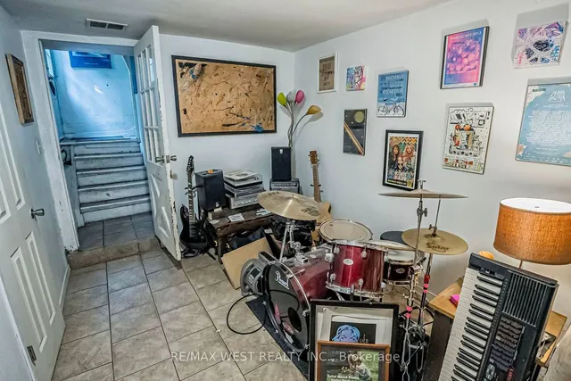 Additional property image - 98 Glendale Ave