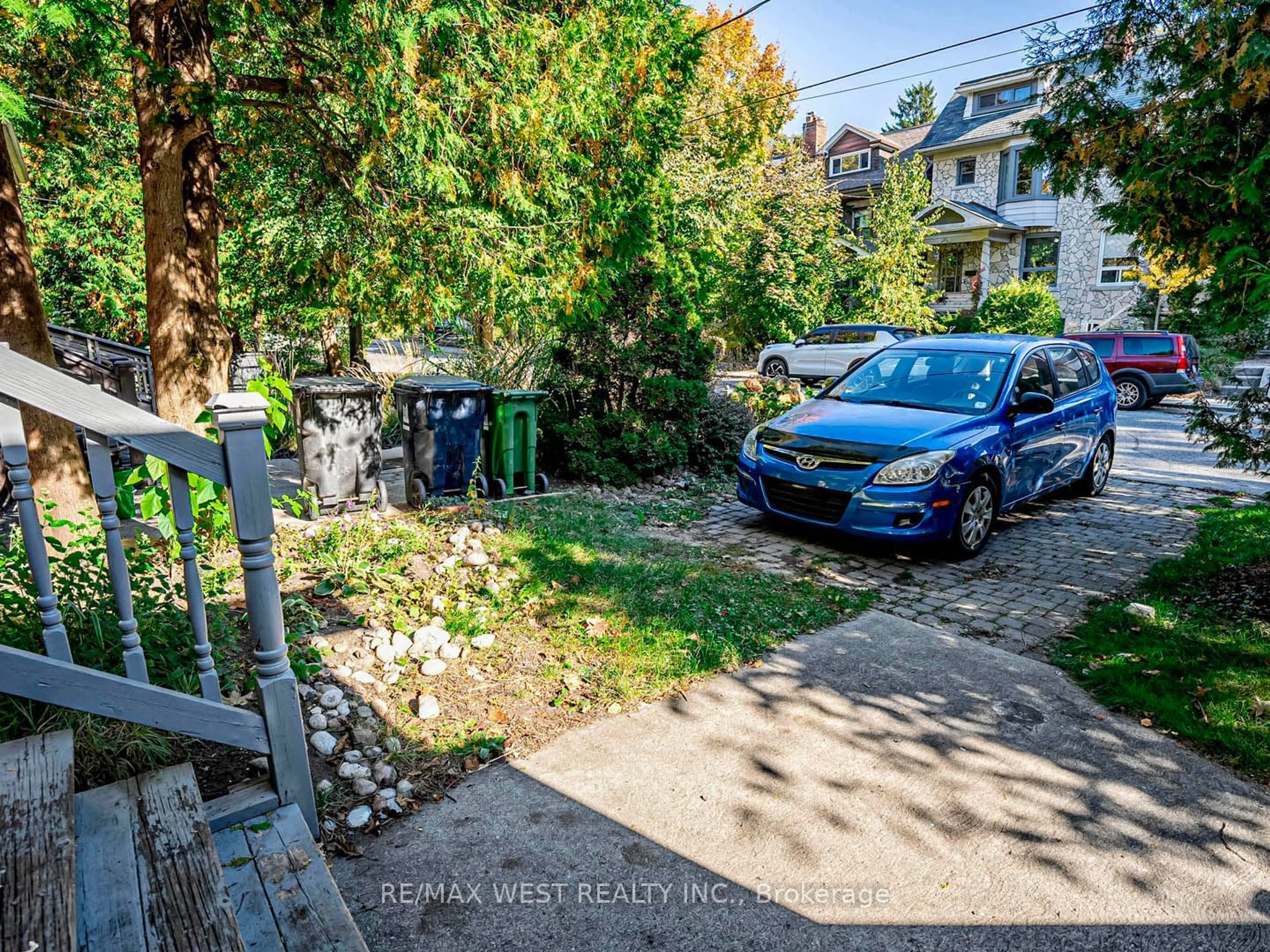 Frontside or backside of a home, the street view for 98 Glendale Ave, Toronto Ontario M6R 2T2