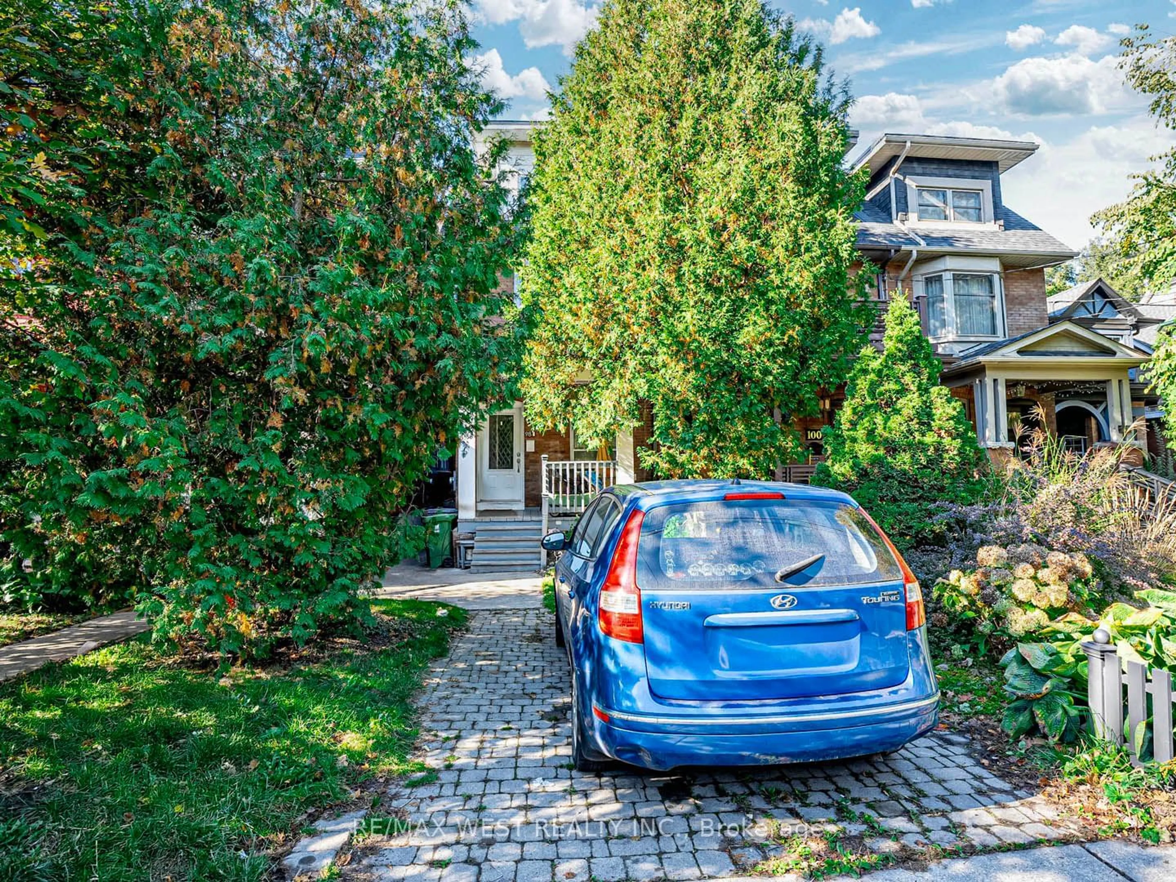 Frontside or backside of a home, the street view for 98 Glendale Ave, Toronto Ontario M6R 2T2