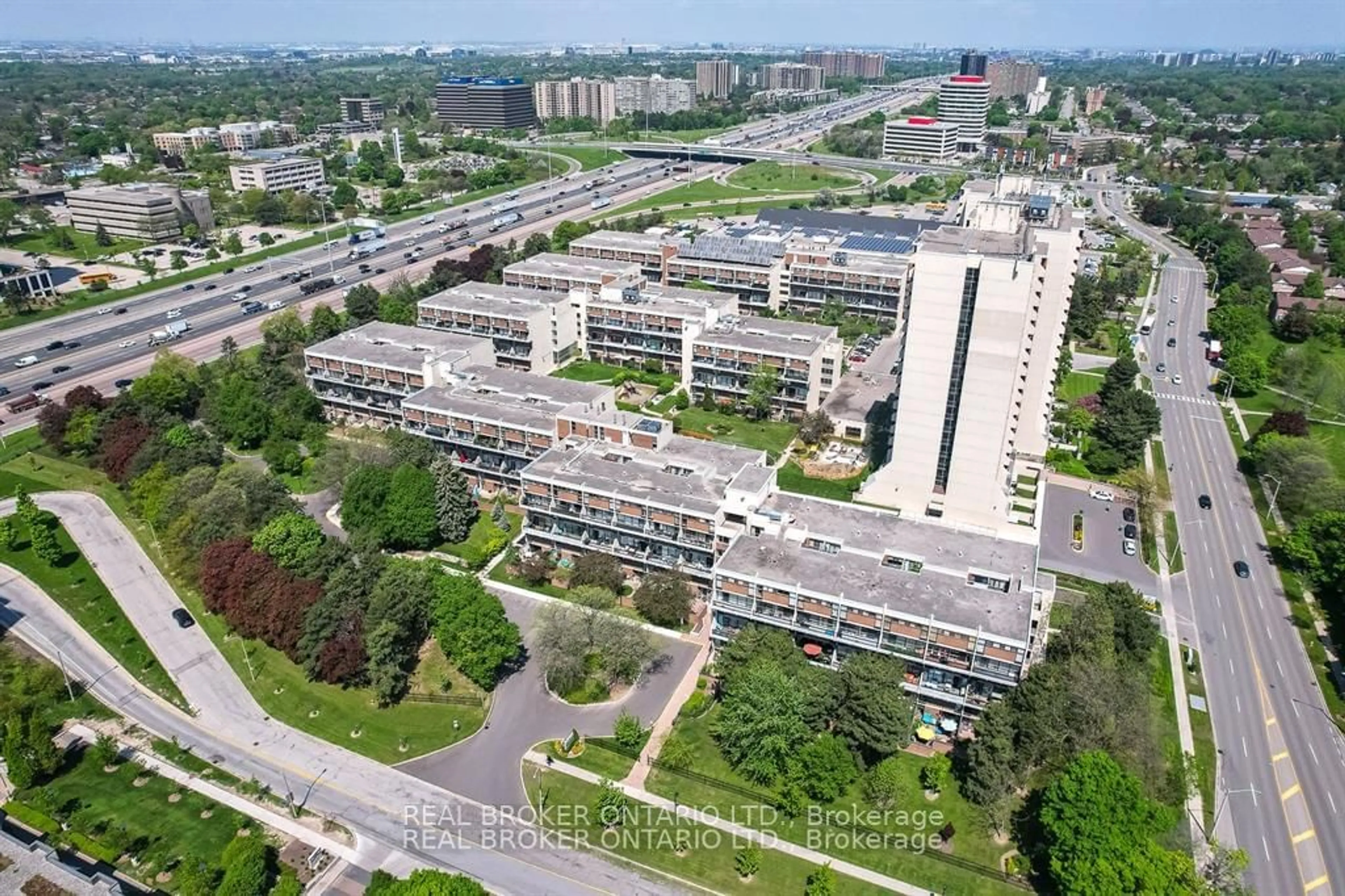 A pic from exterior of the house or condo, the view of city buildings for 2 Valhalla Inn Rd #337, Toronto Ontario M9B 6C3