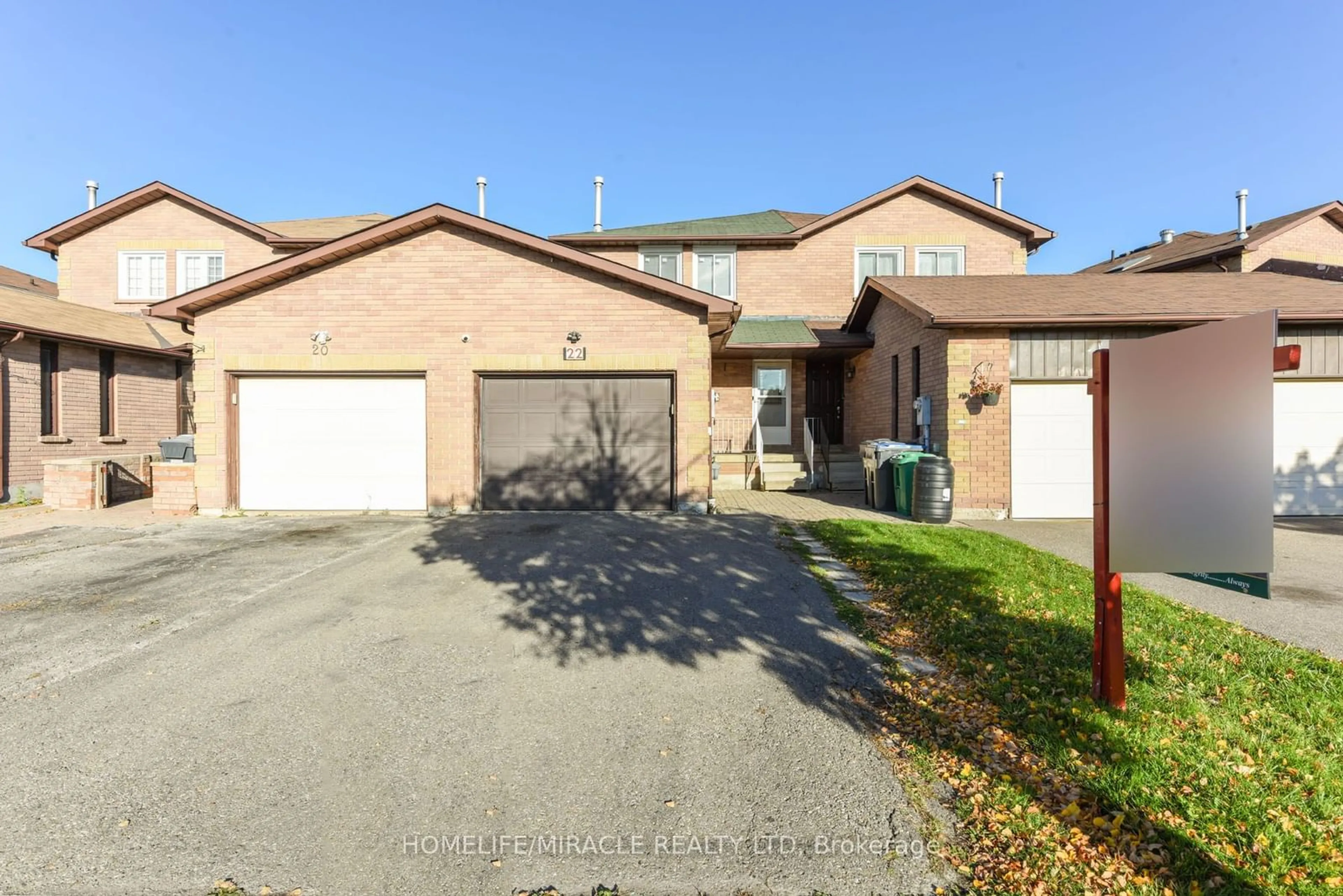 A pic from exterior of the house or condo, the street view for 22 Woodsend Run, Brampton Ontario L6Y 4G8