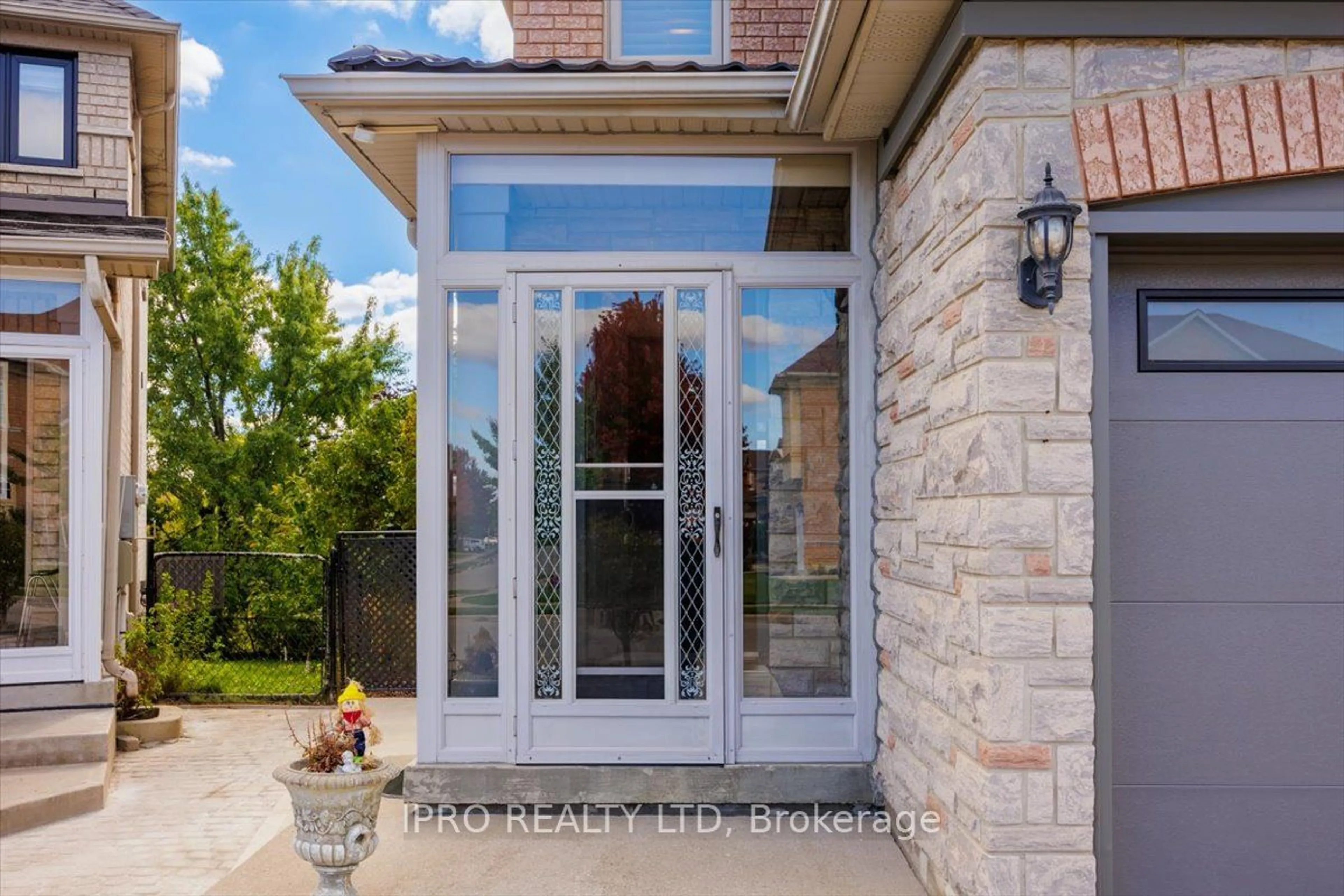 Indoor entryway, ceramic floors for 36 Pacific Wind Cres, Brampton Ontario L6R 2B1