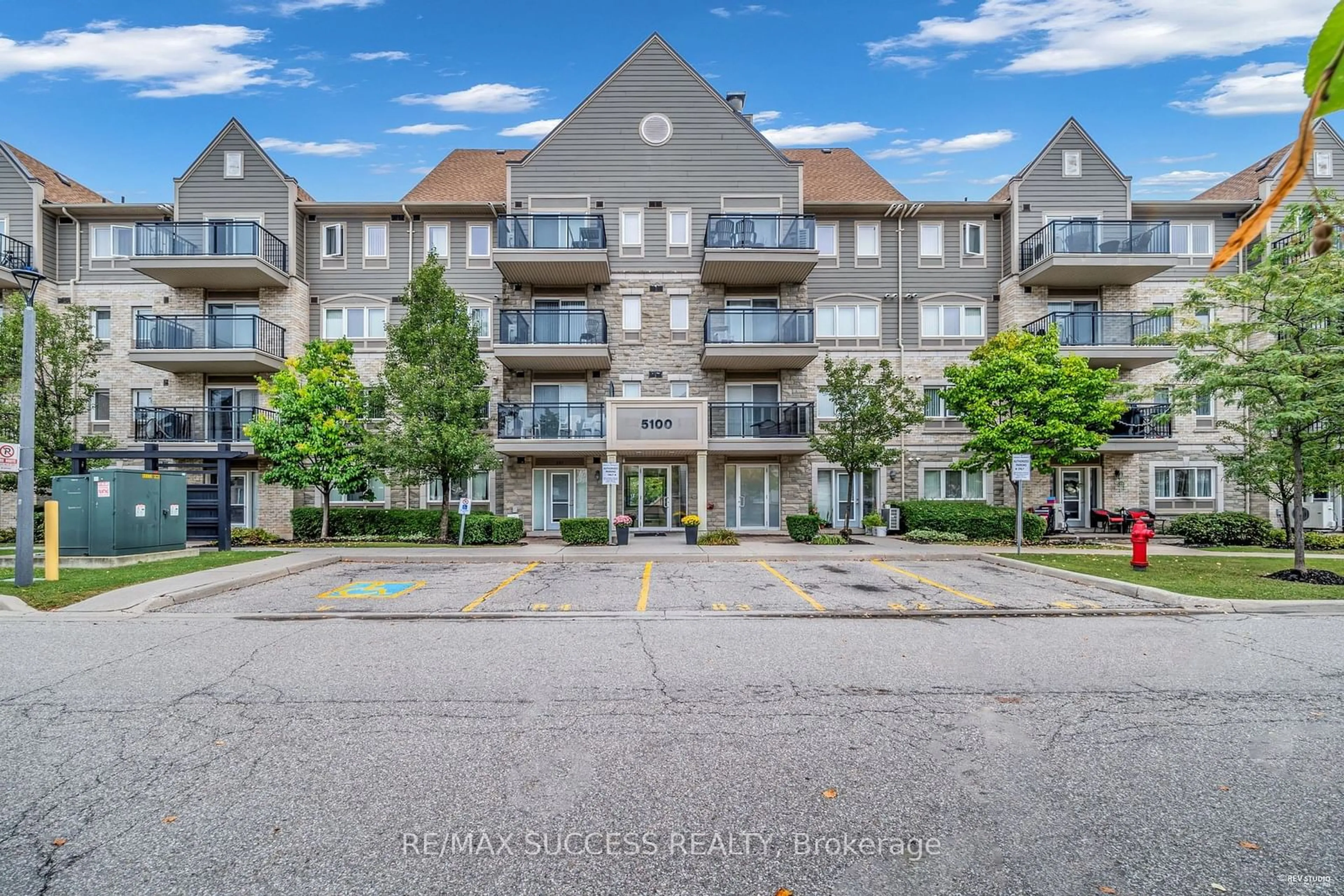 A pic from exterior of the house or condo, the front or back of building for 5100 Winston Churchill Blvd #313, Mississauga Ontario L5M 0N9