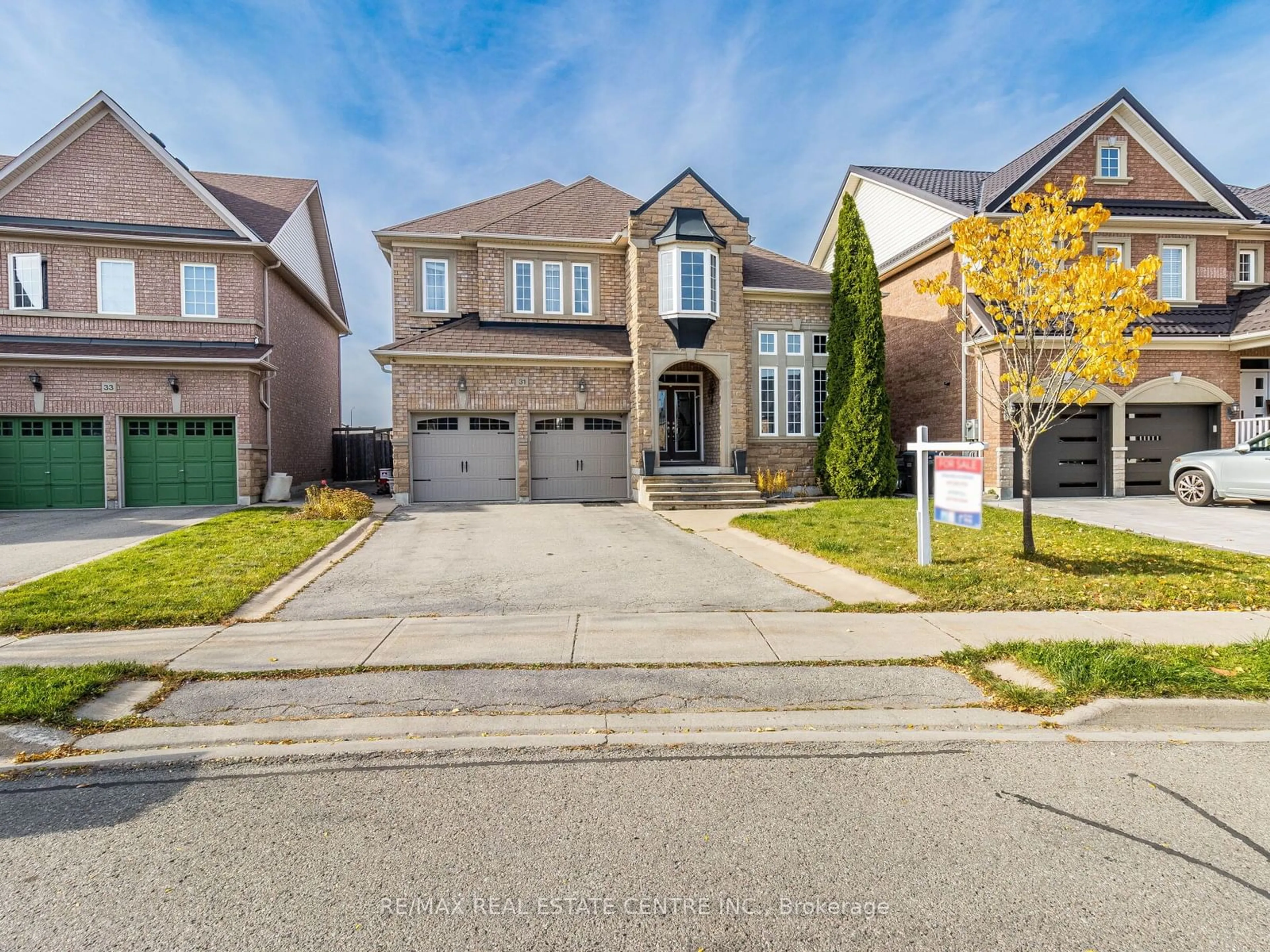 Frontside or backside of a home, the street view for 31 Donherb Cres, Caledon Ontario L7C 1E4