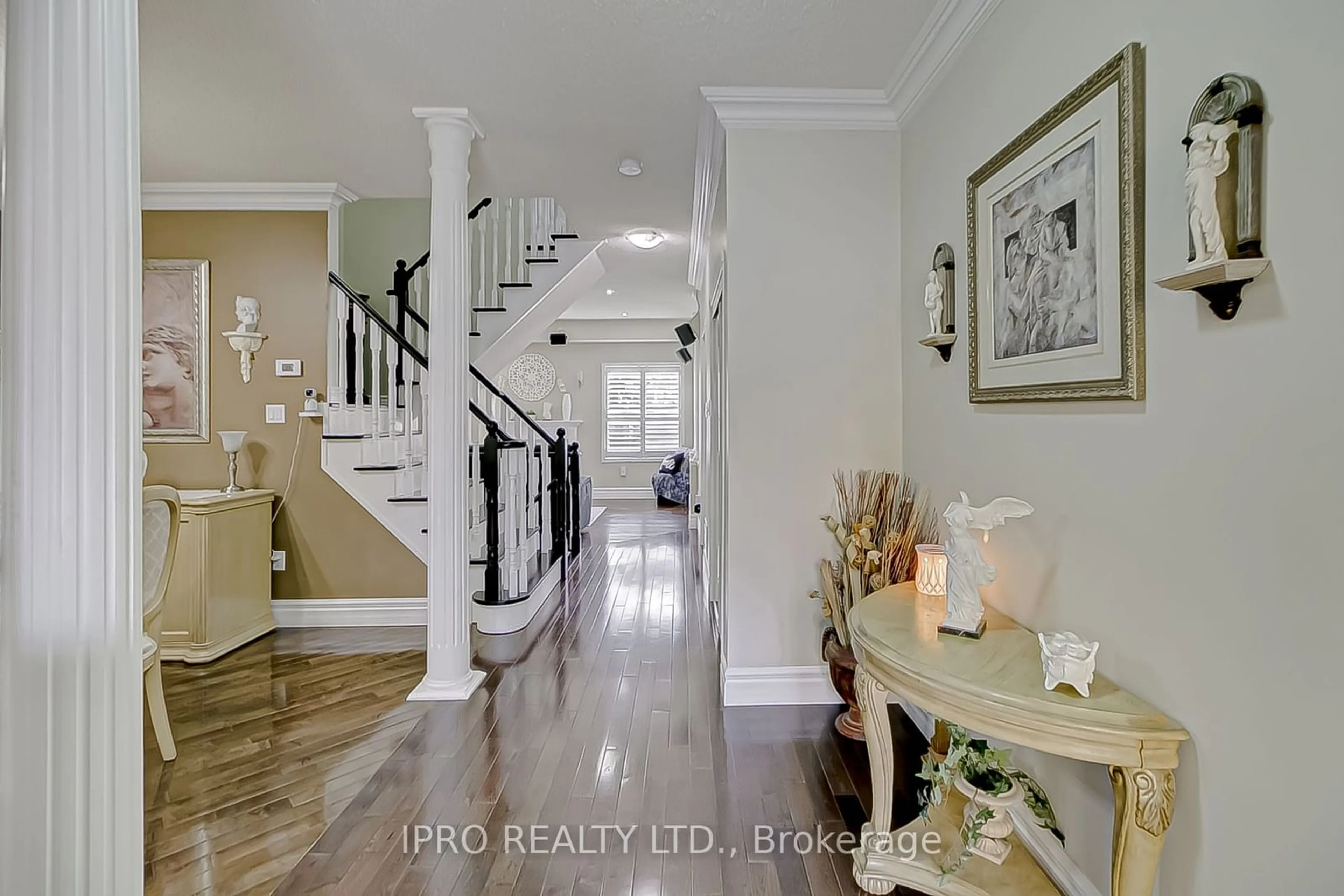 Indoor entryway, wood floors for 21 Sawston Circ, Brampton Ontario L7A 2N7