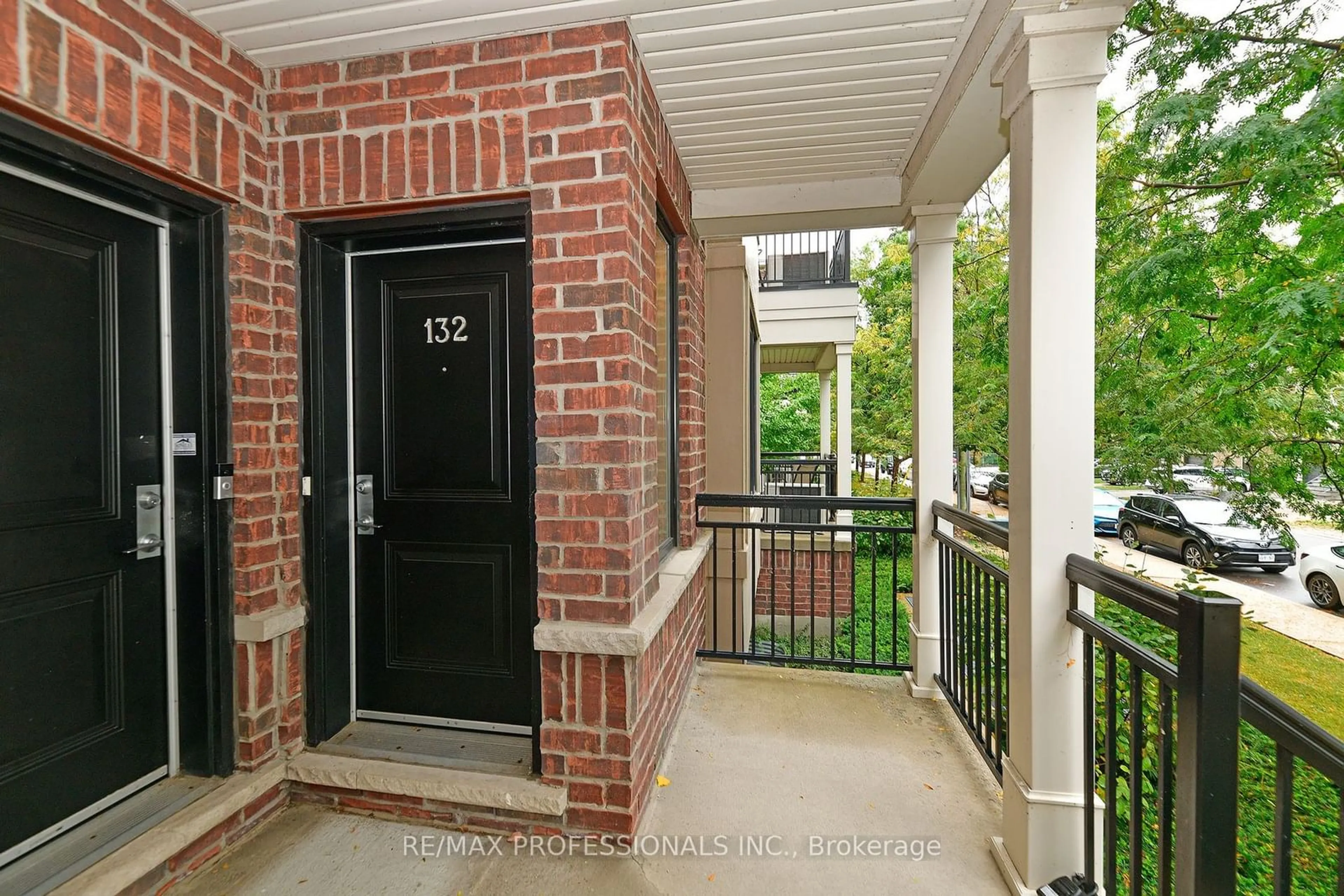 Indoor entryway, wood floors for 50 Carnation Ave #132, Toronto Ontario M8V 0B8