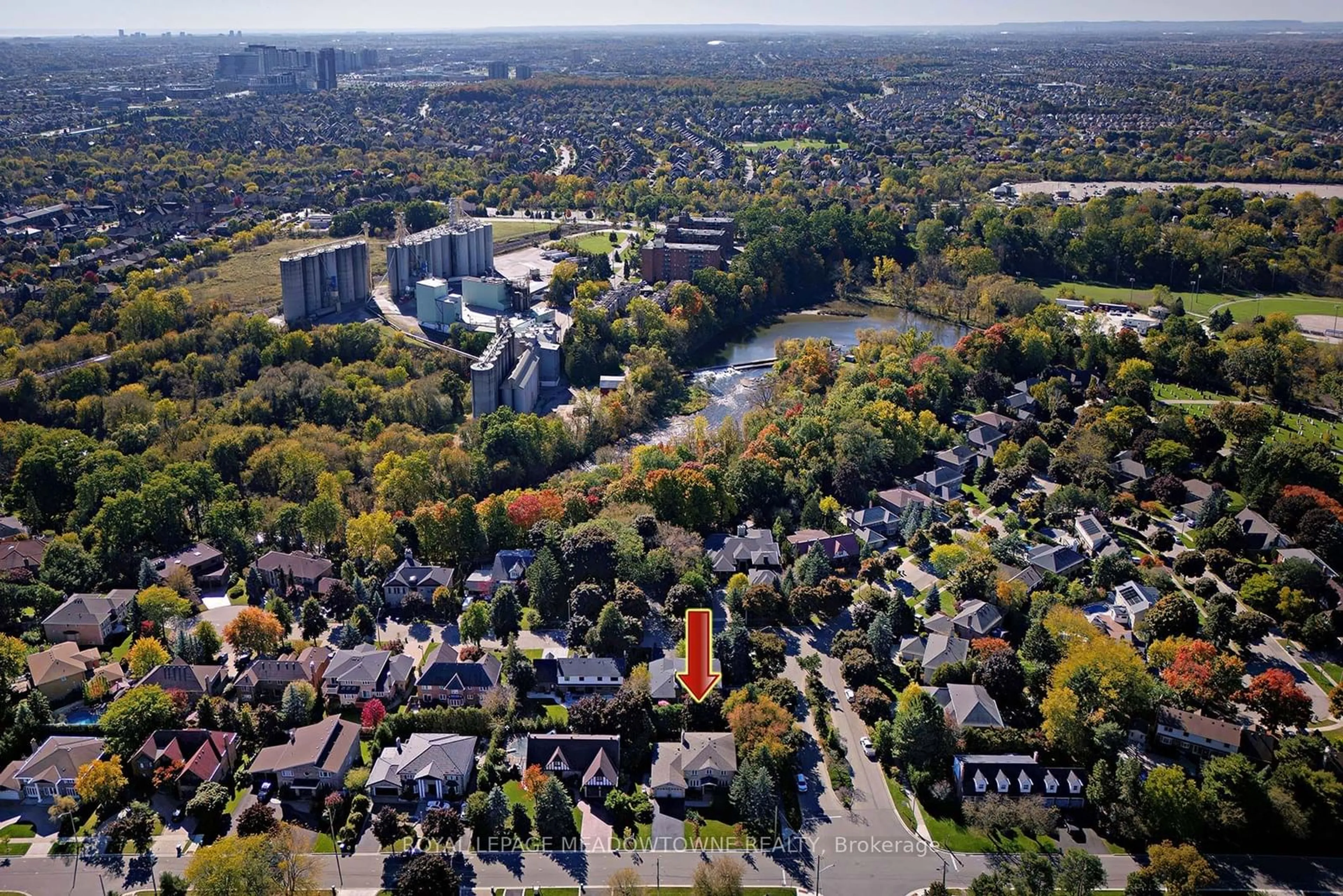 A pic from exterior of the house or condo, the view of city buildings for 5344 Durie Rd, Mississauga Ontario L5M 2C7