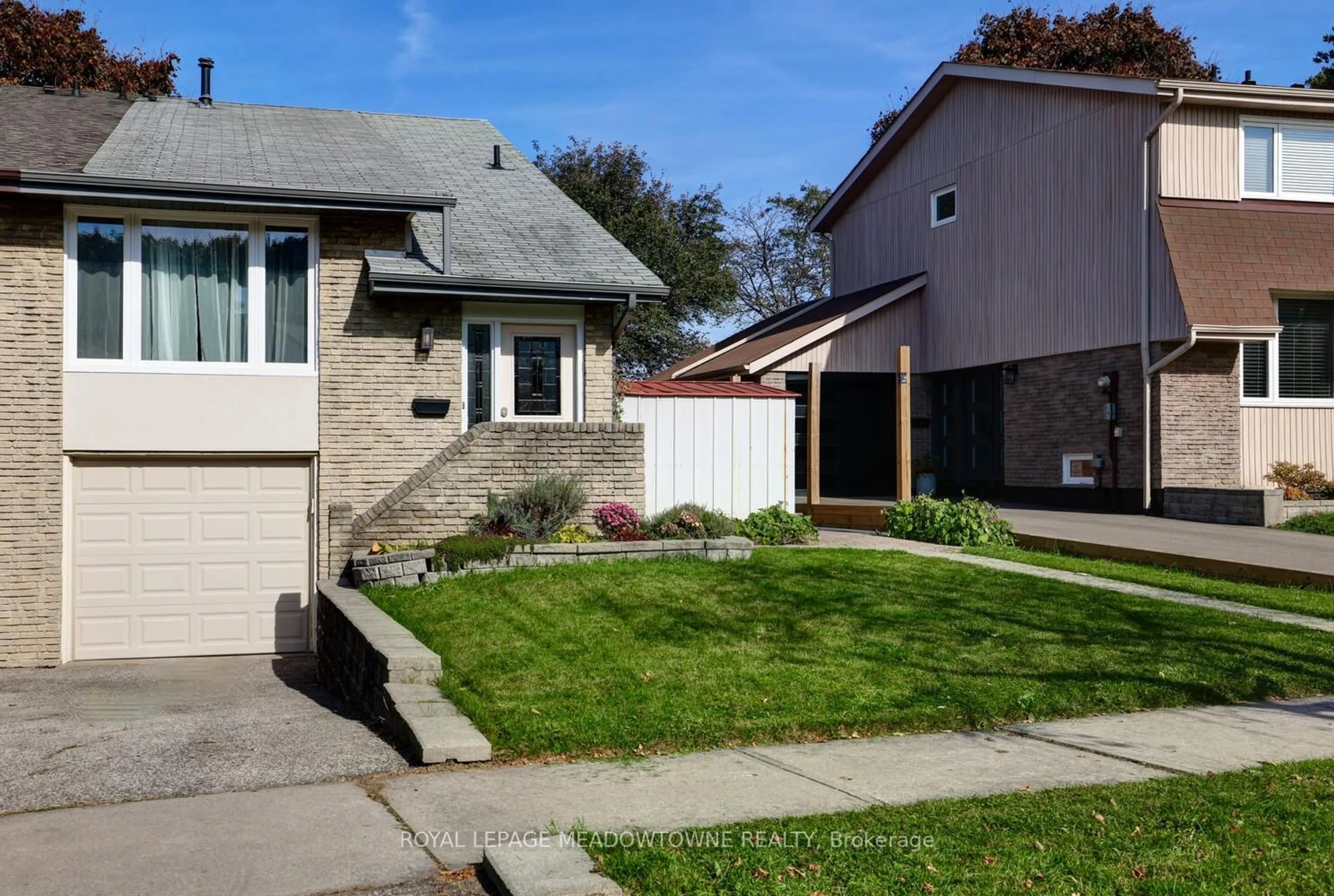 Frontside or backside of a home, the fenced backyard for 6843 Avila Rd, Mississauga Ontario L5N 1R9