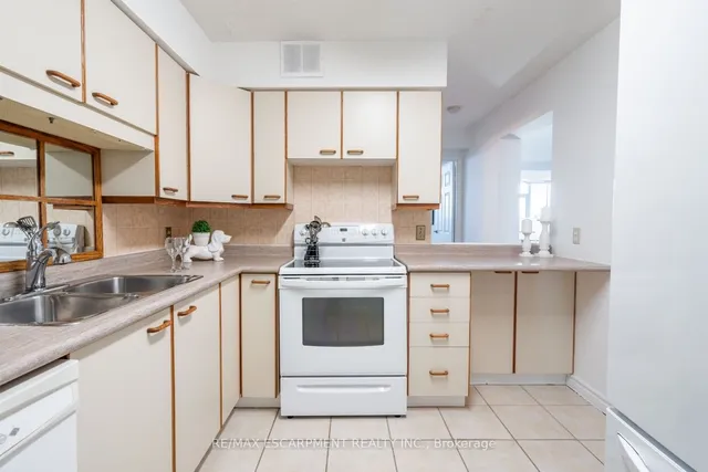 Additional property image - 5280 Lakeshore Rd Unit 105