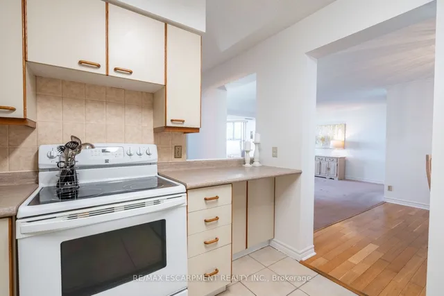 Additional property image - 5280 Lakeshore Rd Unit 105